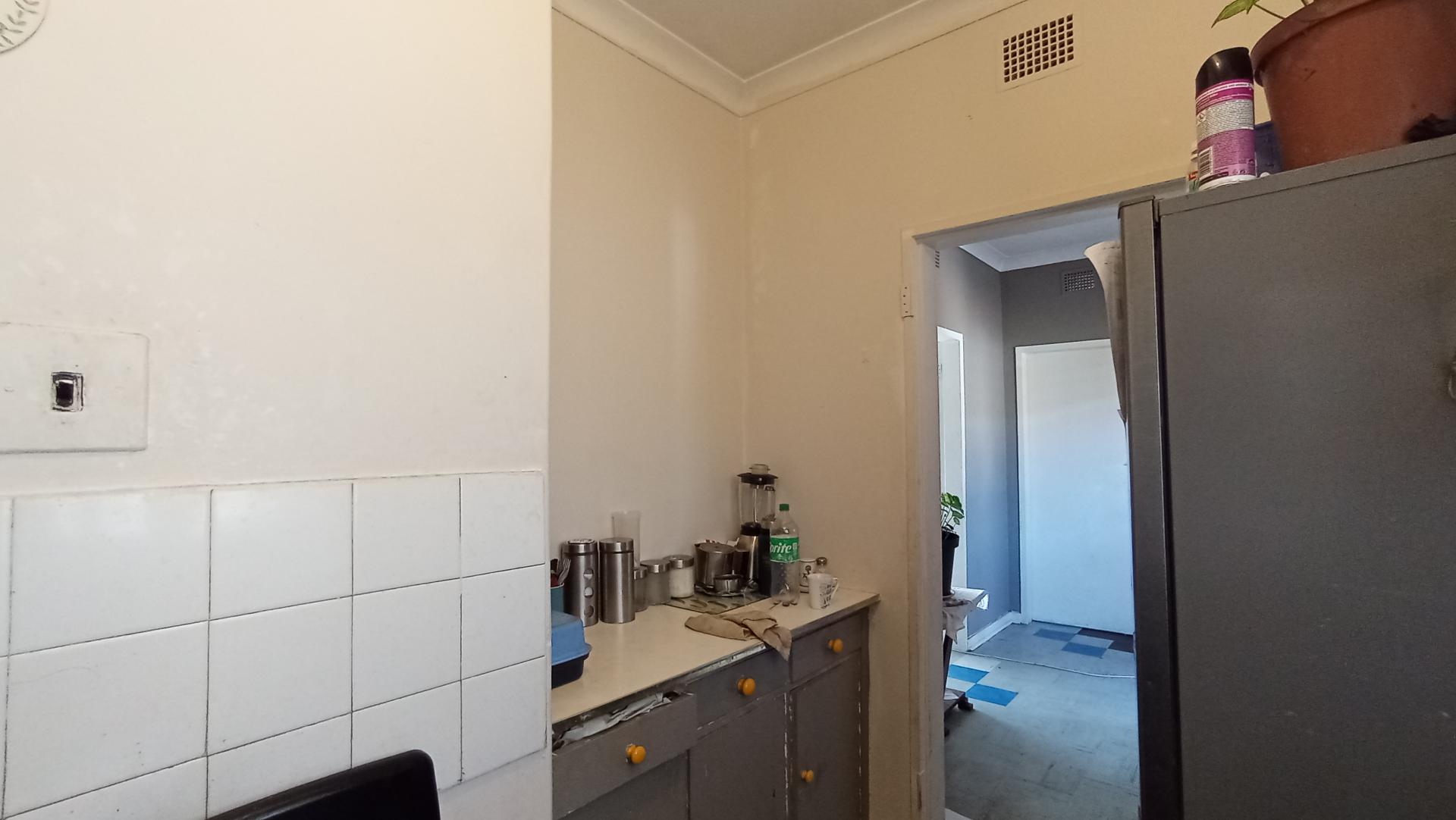 Kitchen - 6 square meters of property in Gezina