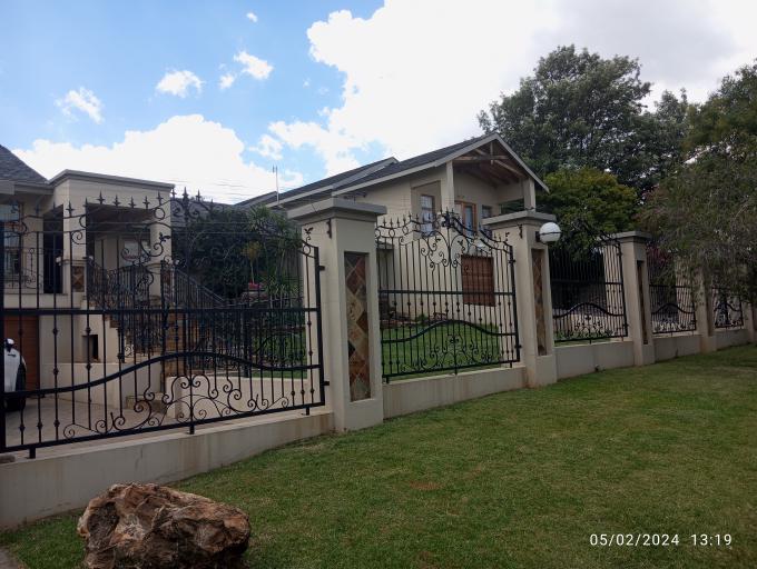 6 Bedroom House for Sale For Sale in Oakdene - MR615465