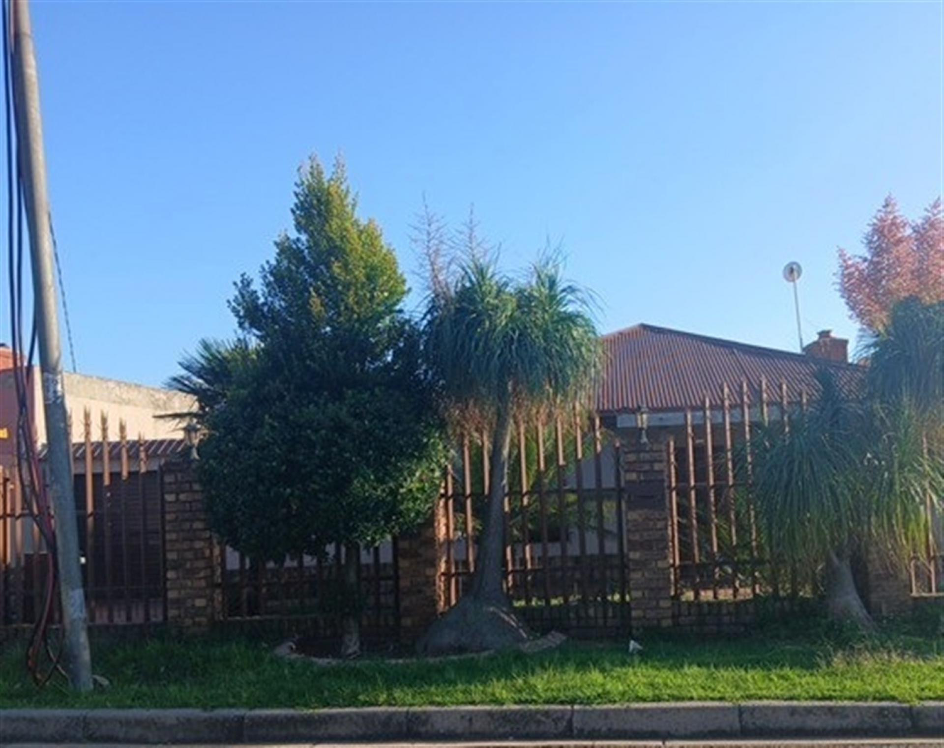 Front View of property in South Hills