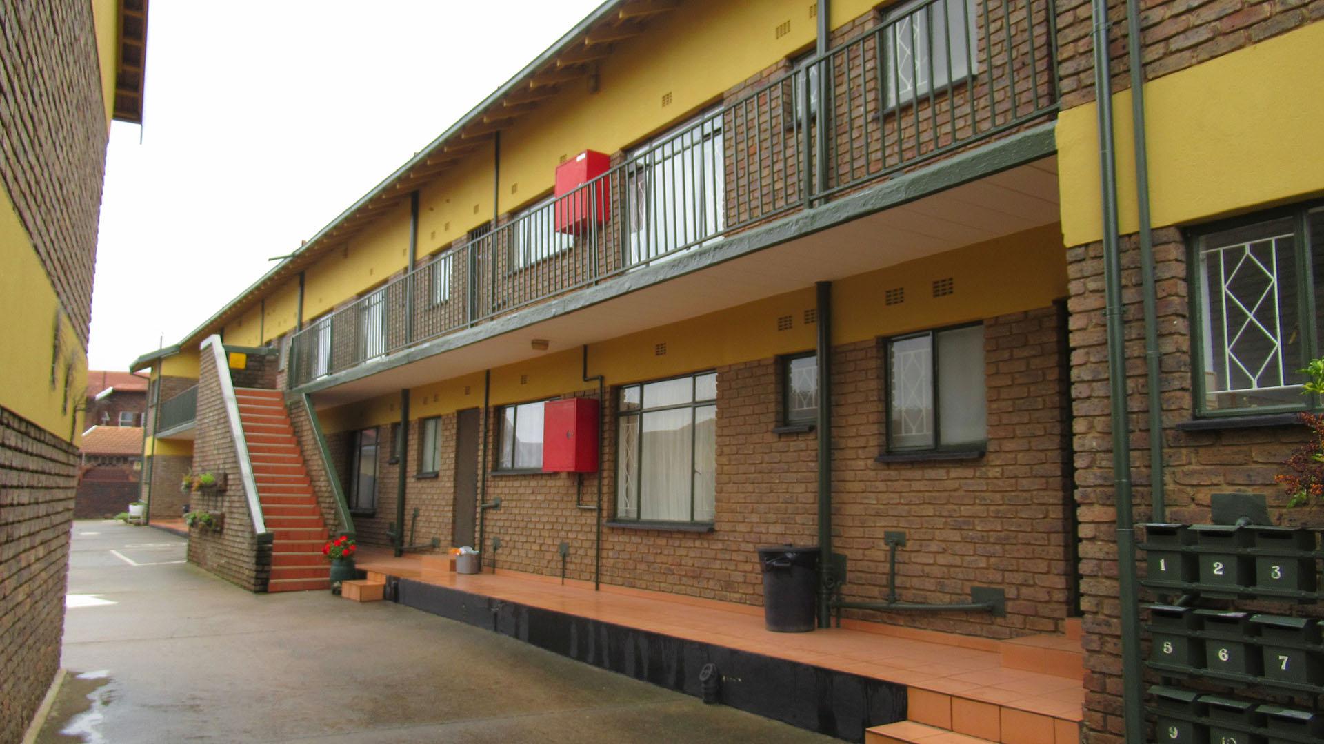 Front View of property in Greenhills