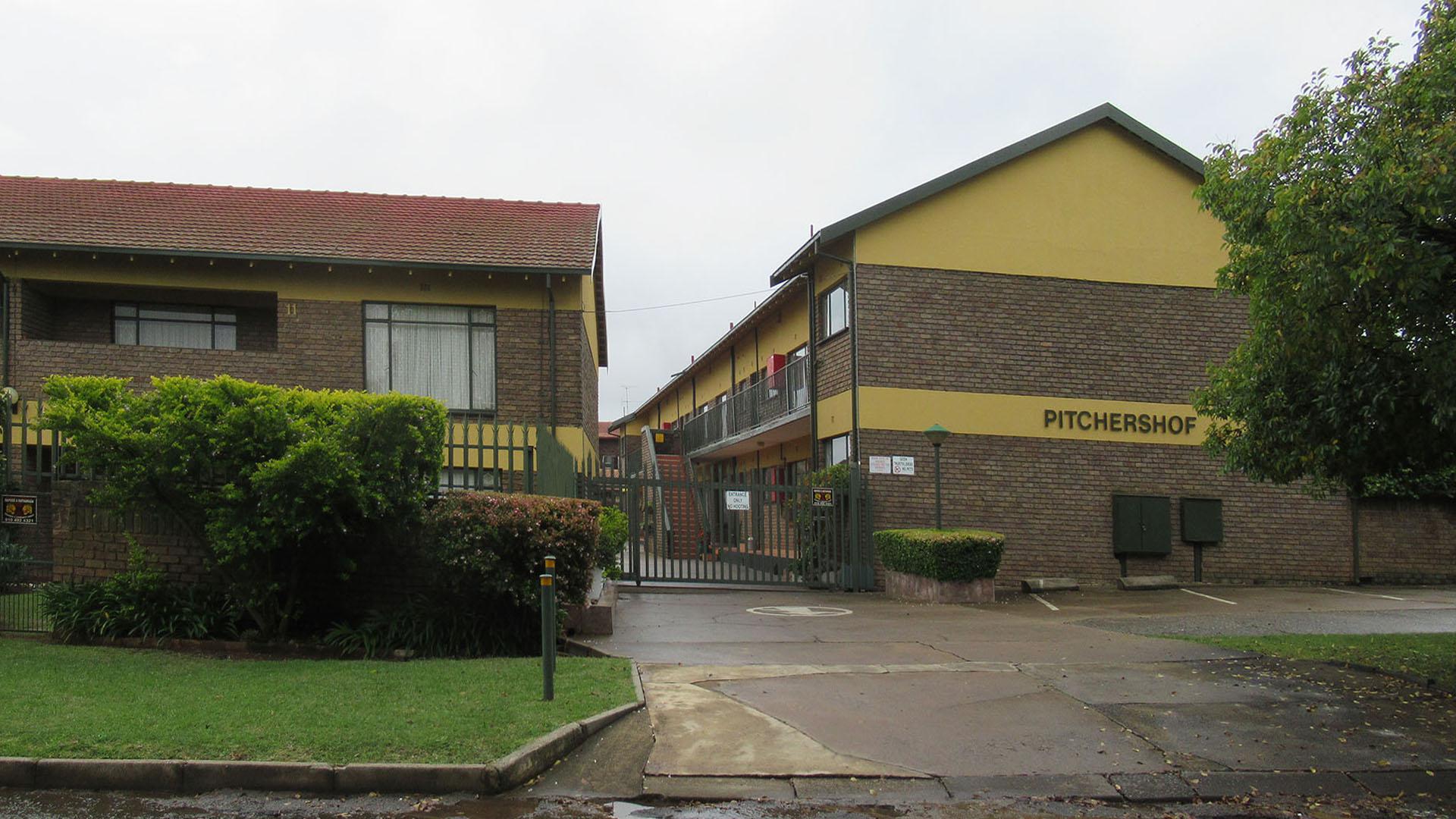 Front View of property in Greenhills