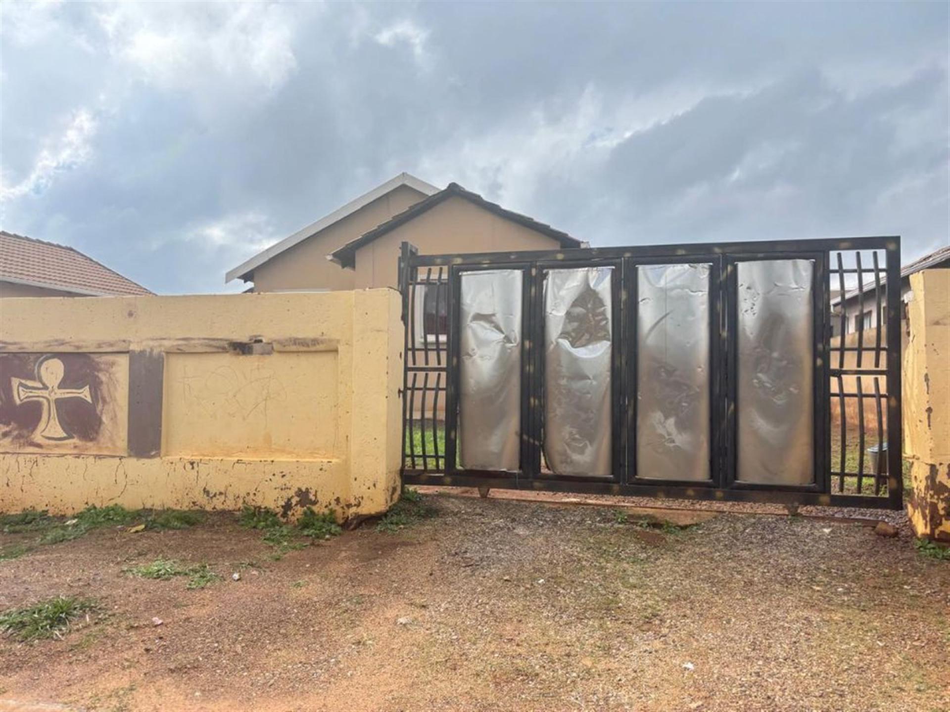 Front View of property in Protea Glen