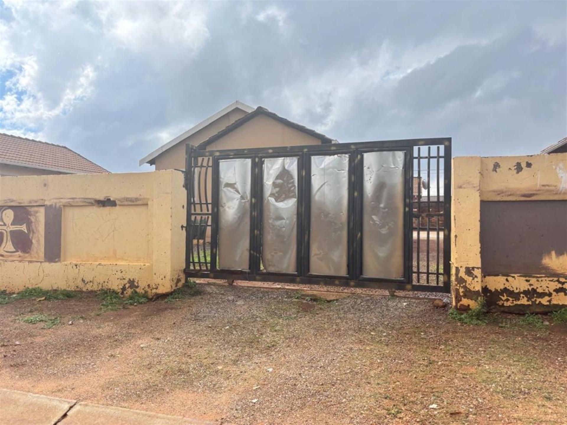 Front View of property in Protea Glen