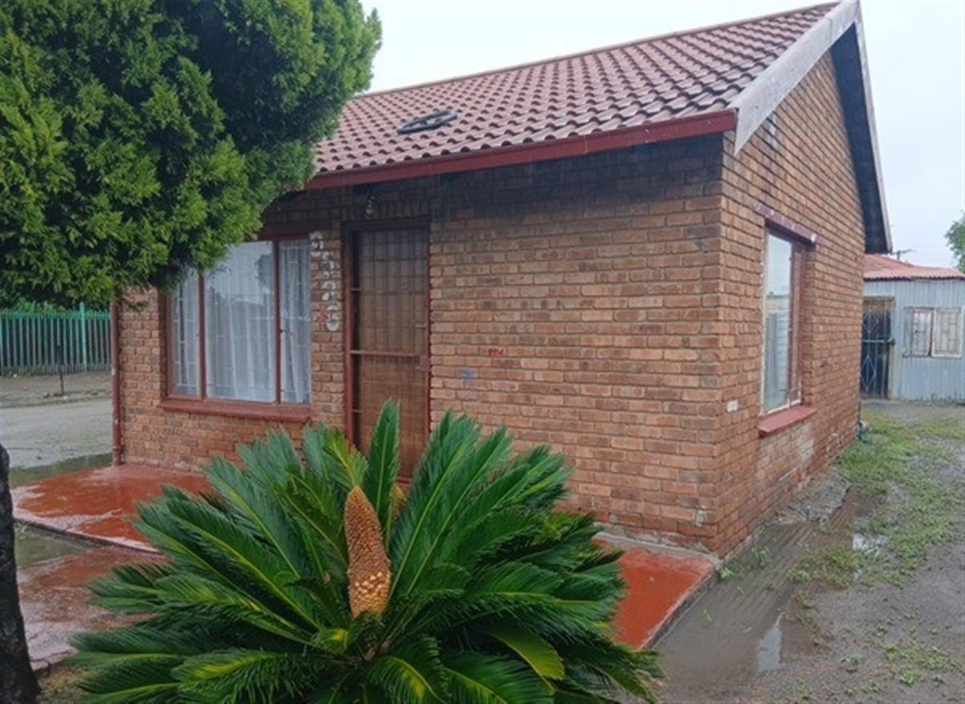 Front View of property in Boitekong