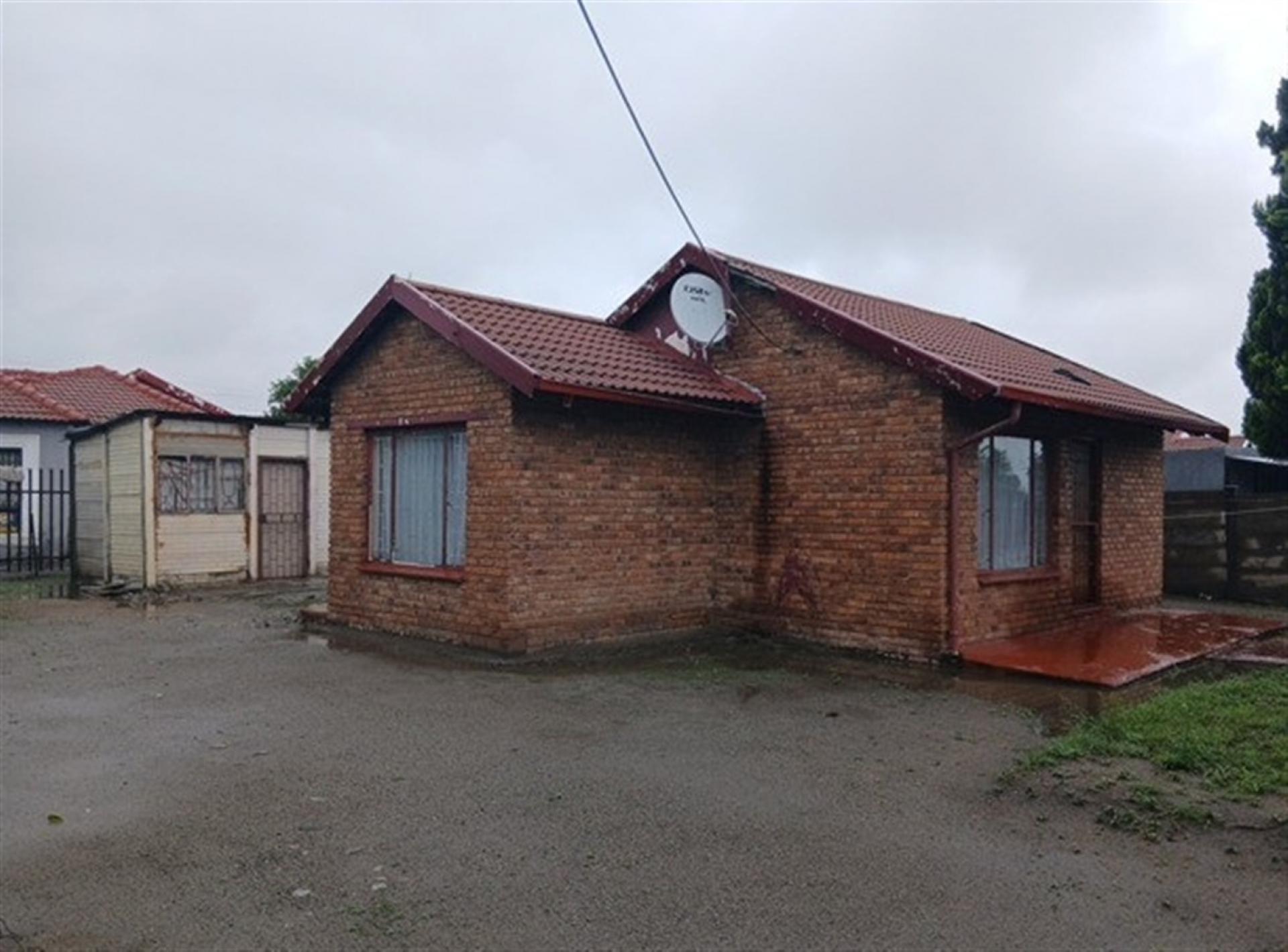 Front View of property in Boitekong