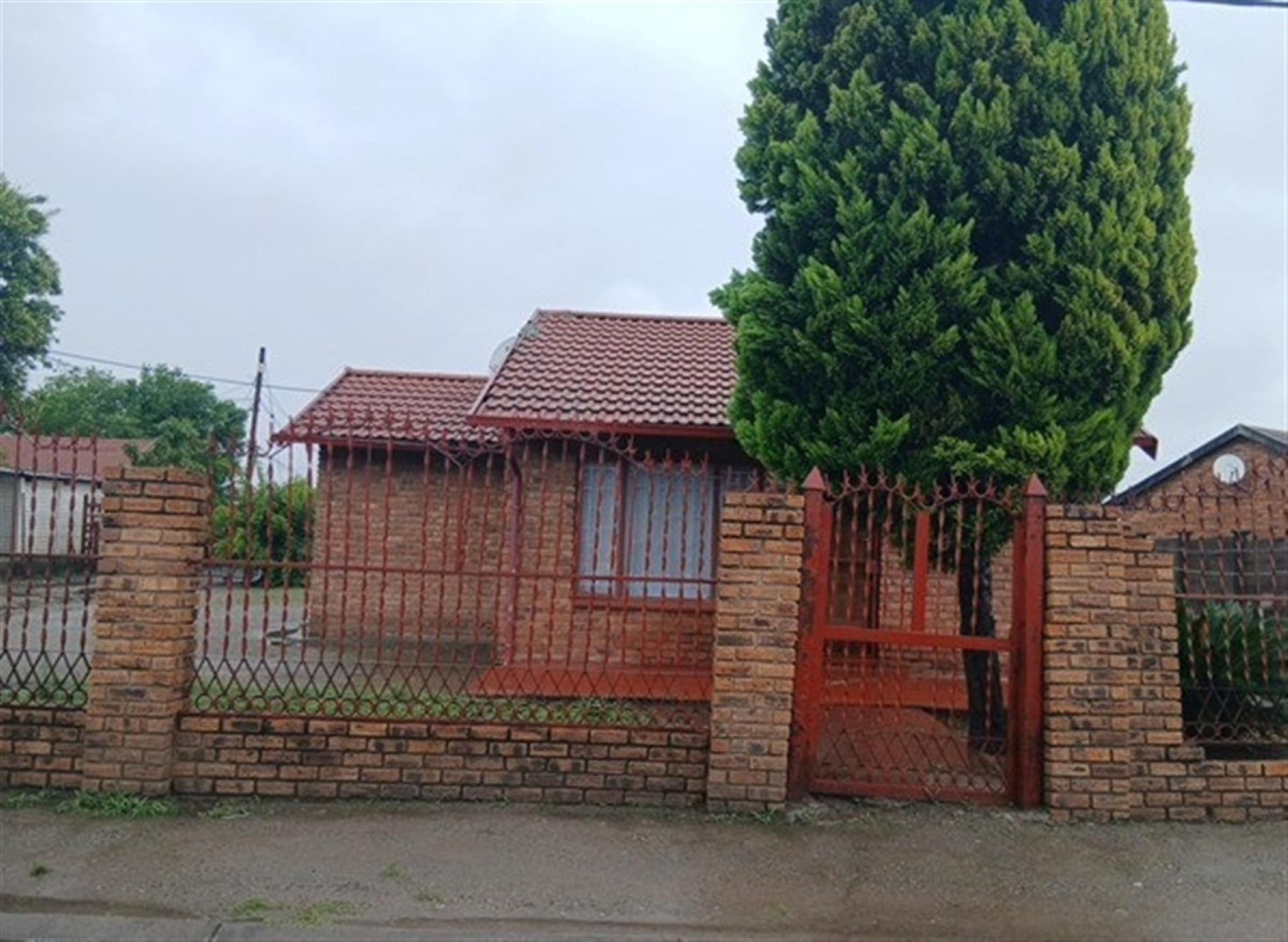 Front View of property in Boitekong