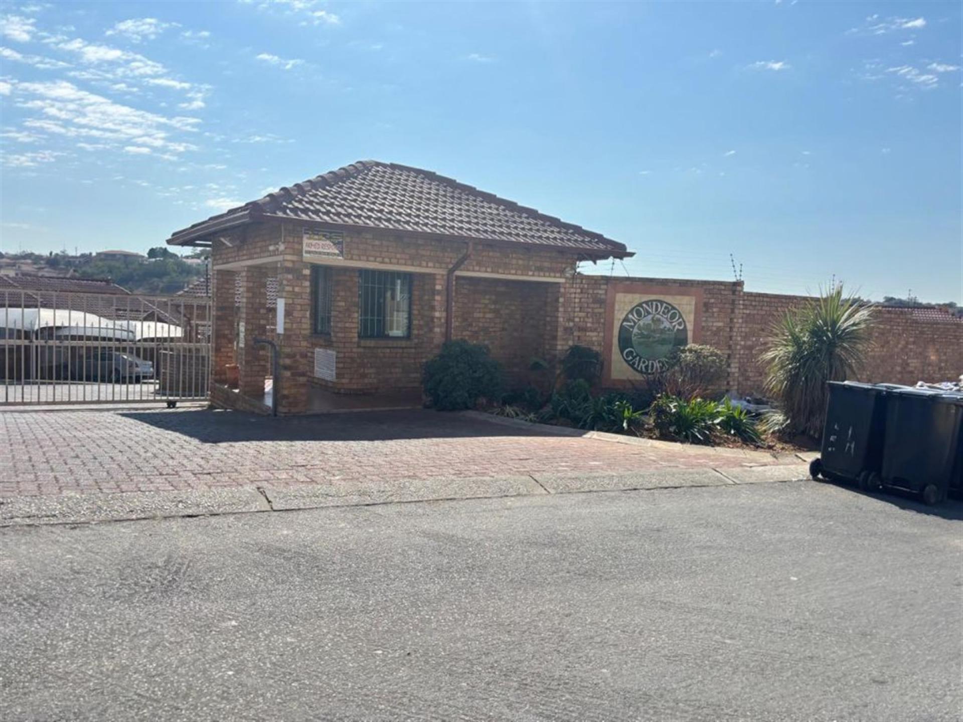 Front View of property in Mondeor