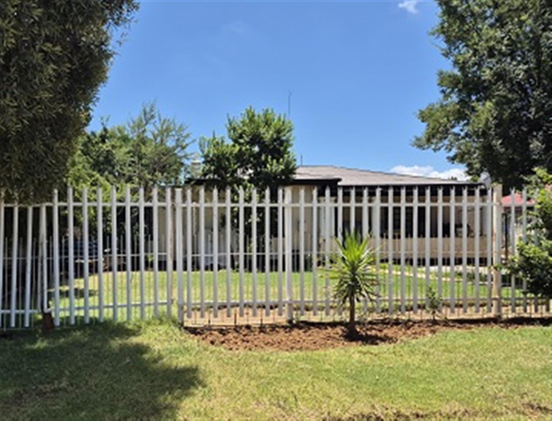 Front View of property in Leeudoringstad