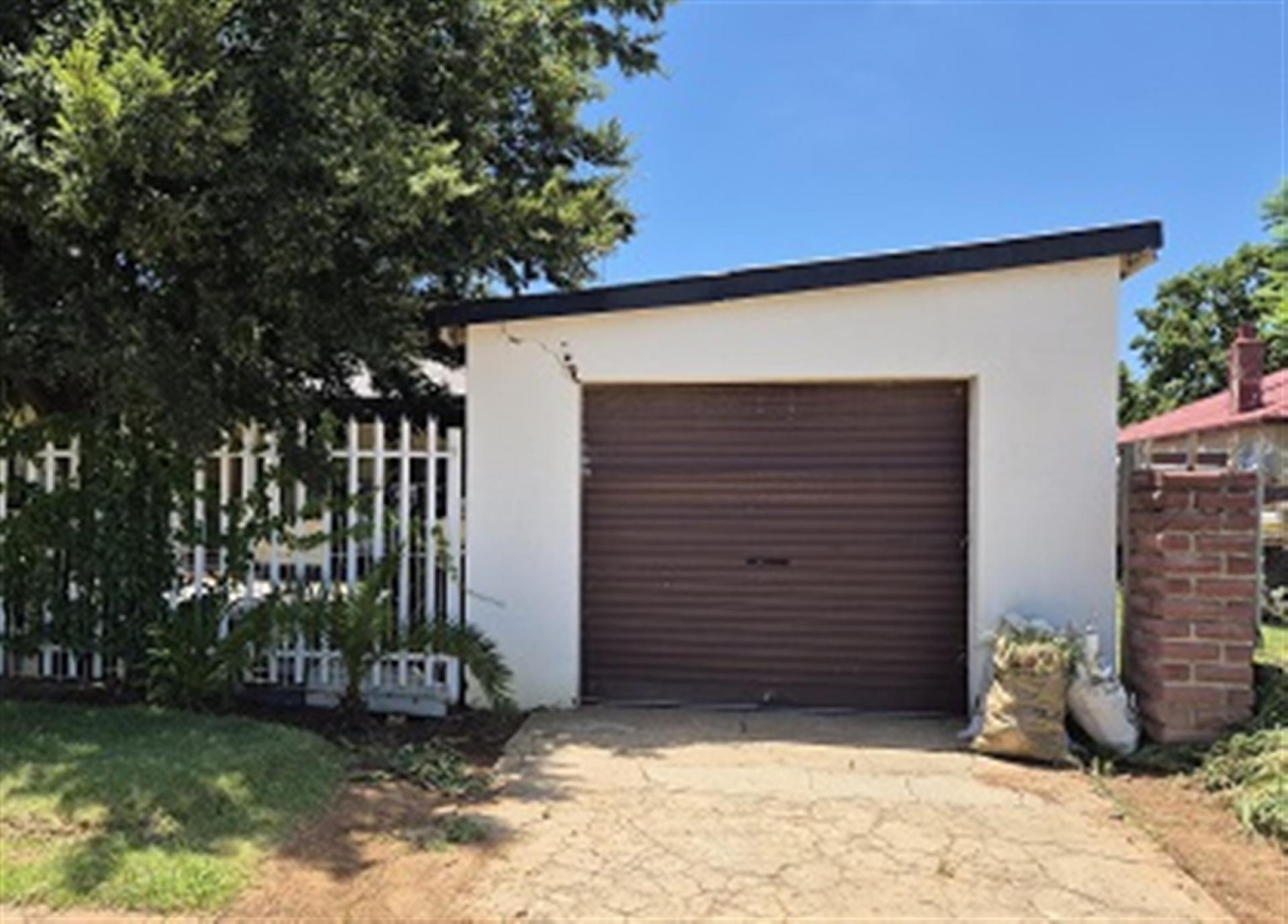 Front View of property in Leeudoringstad