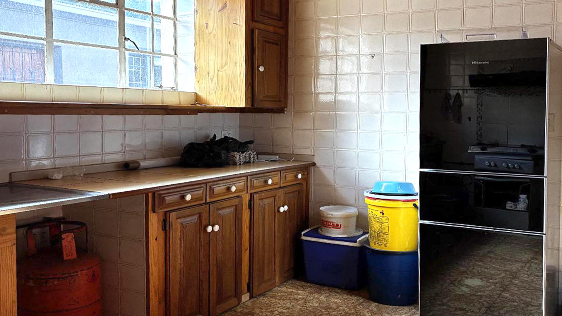 Kitchen of property in Primrose