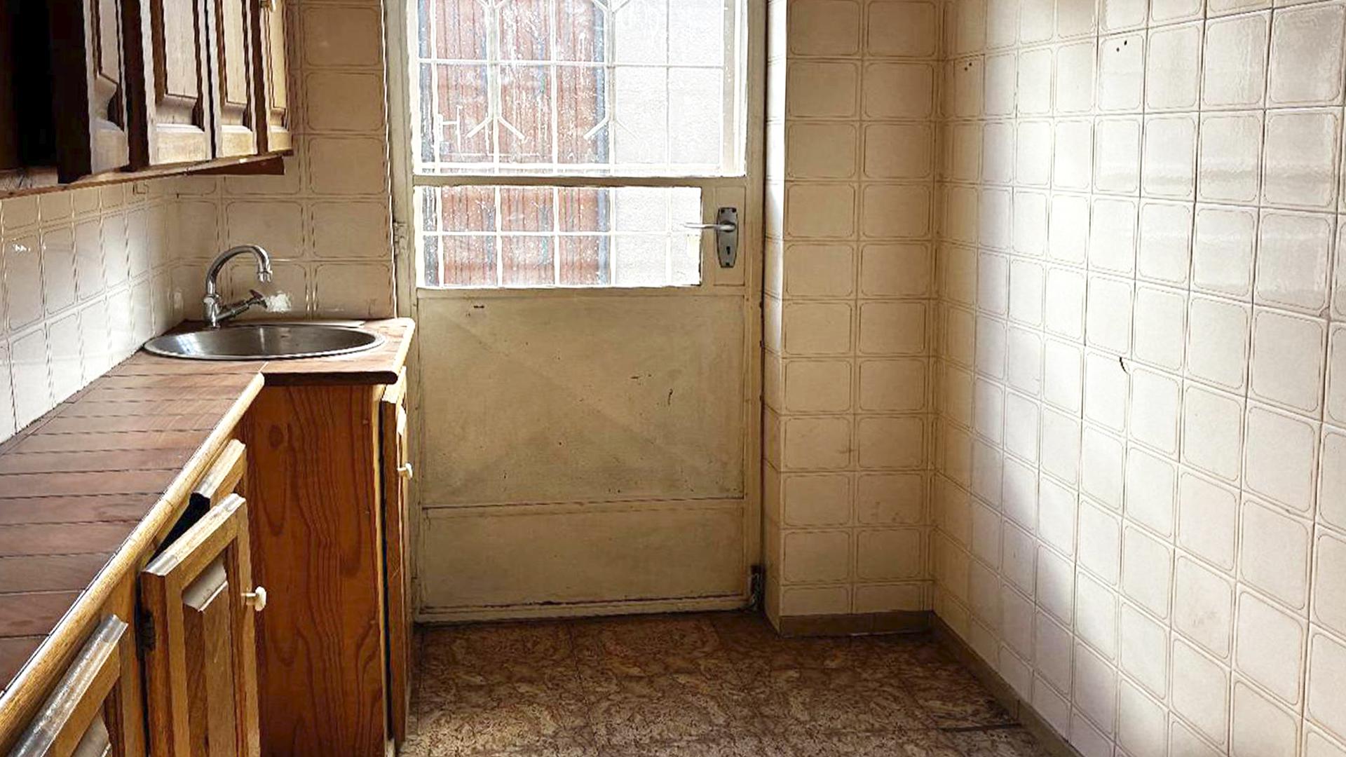 Kitchen of property in Primrose