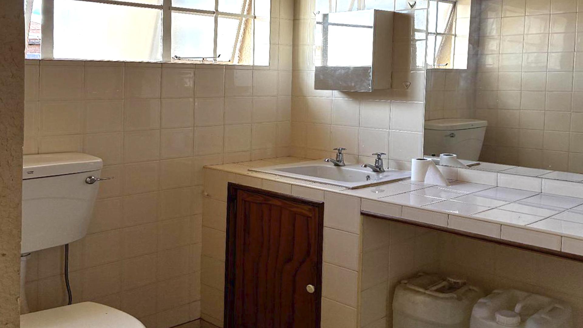 Bathroom 1 of property in Primrose