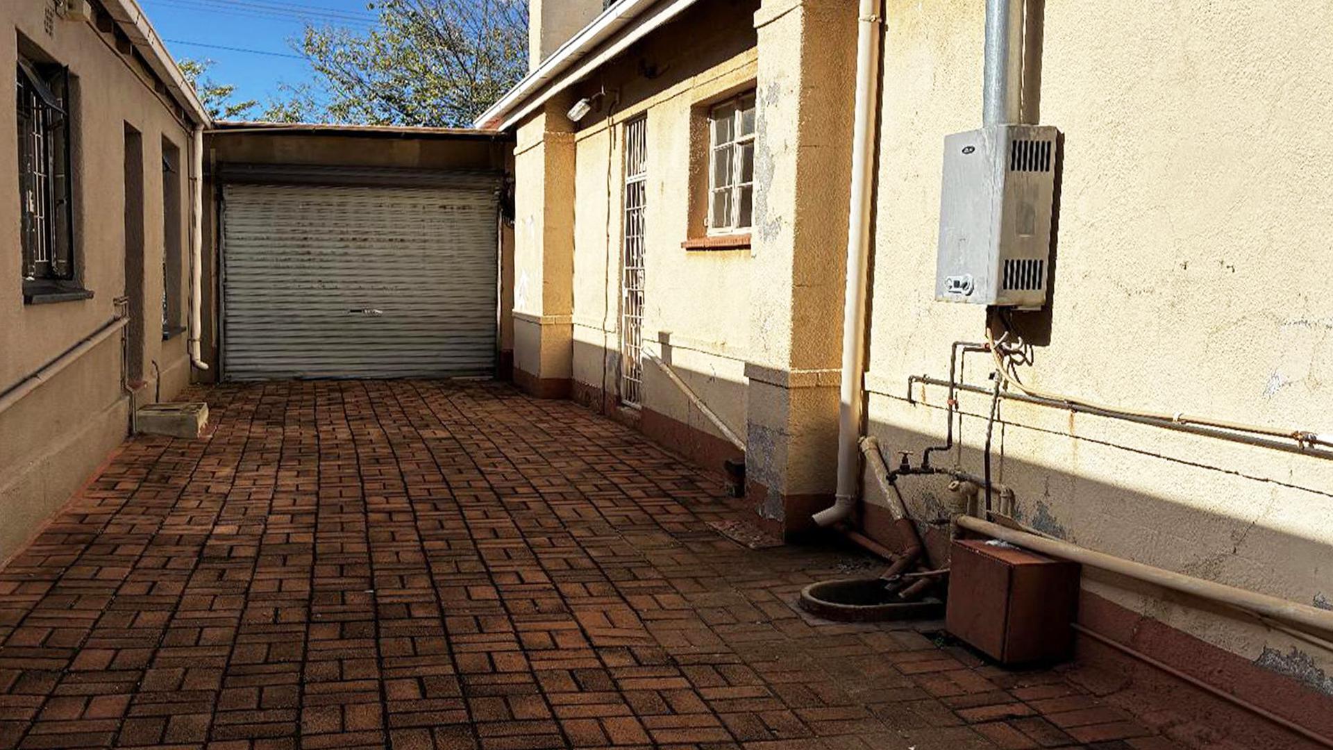 Garage of property in Primrose