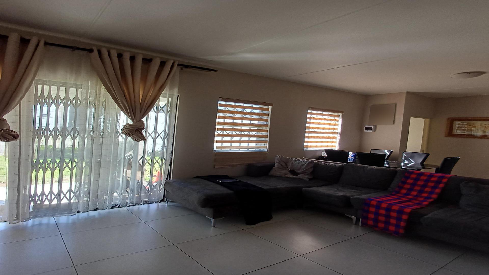 Lounges of property in Pomona