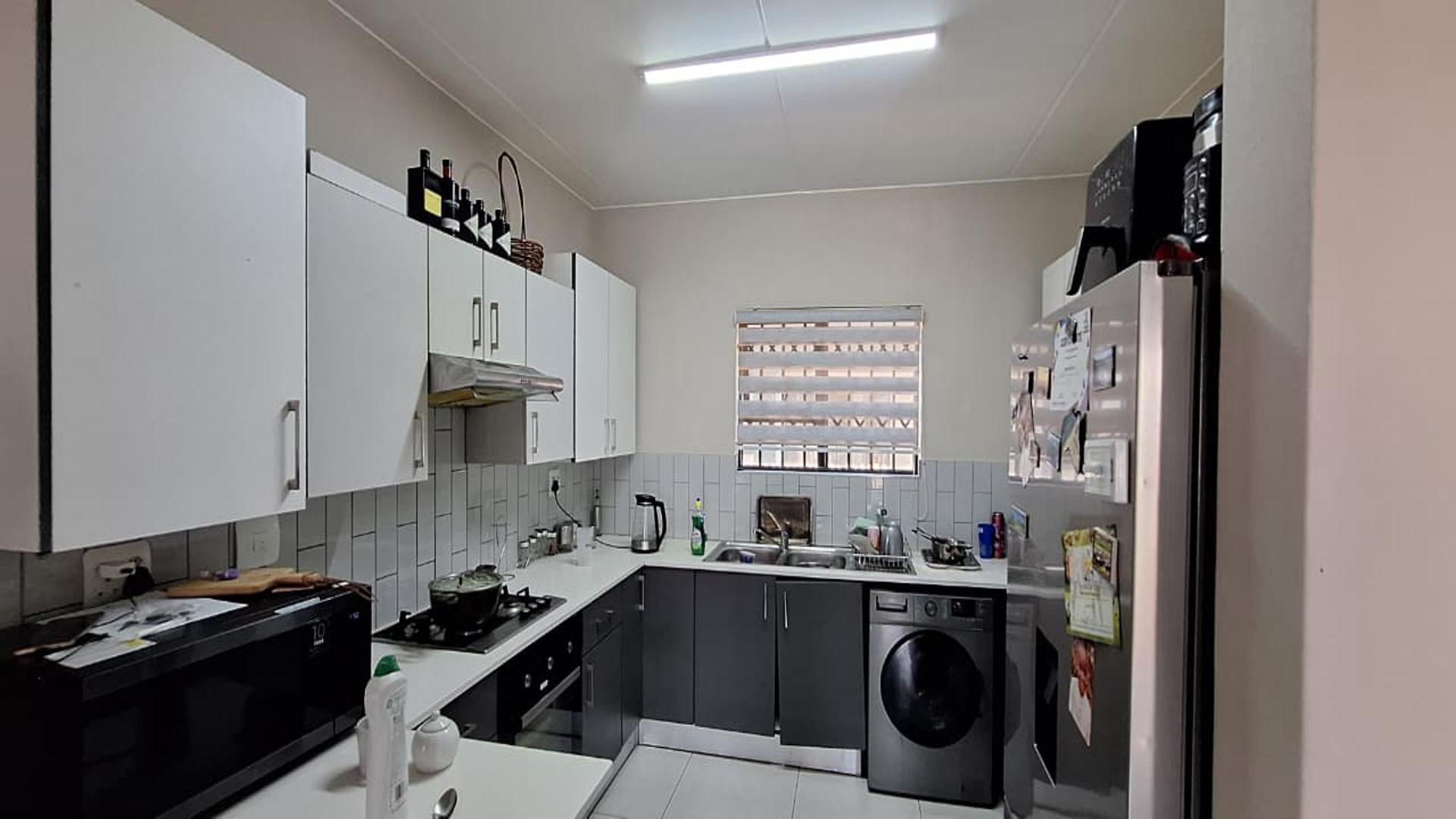 Kitchen of property in Pomona