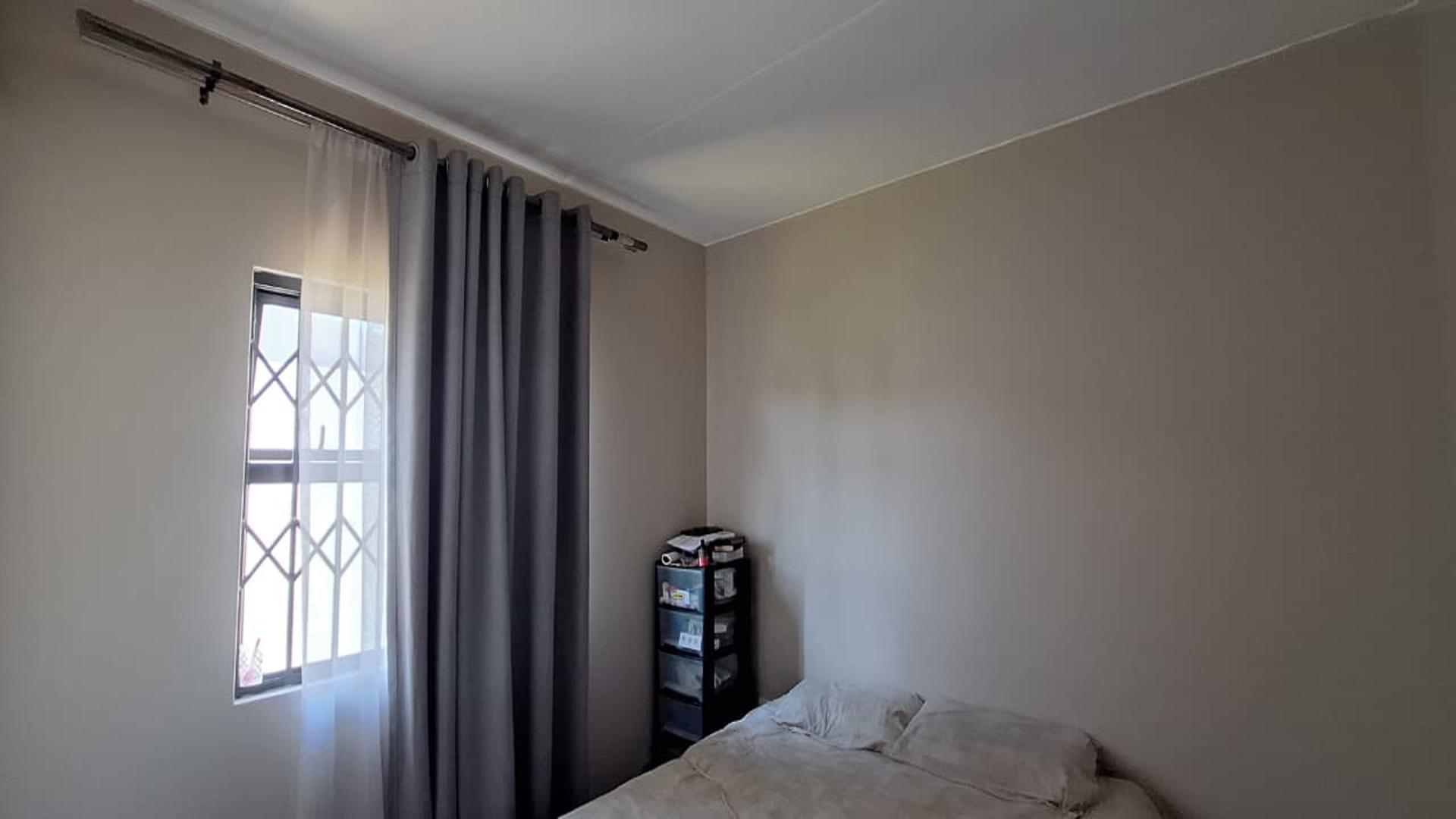 Main Bedroom of property in Pomona