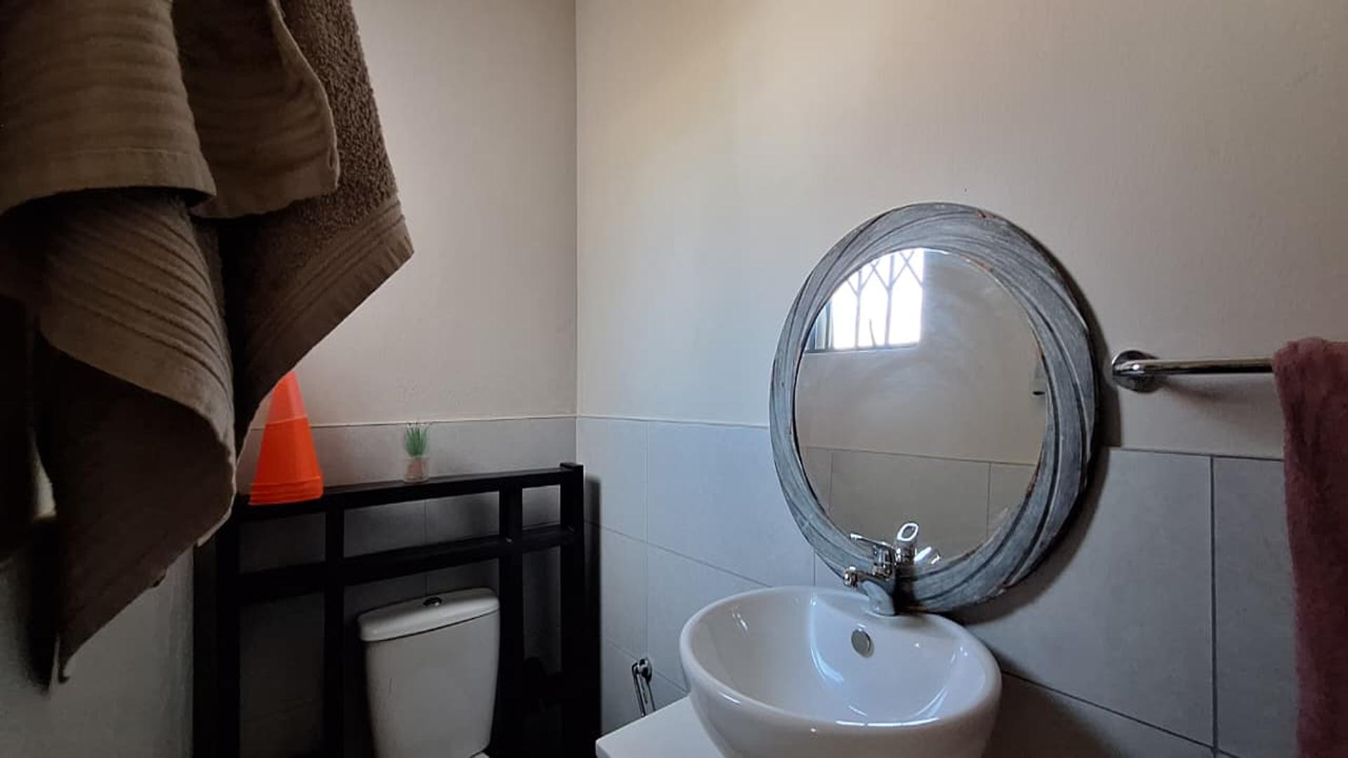 Main Bathroom of property in Pomona