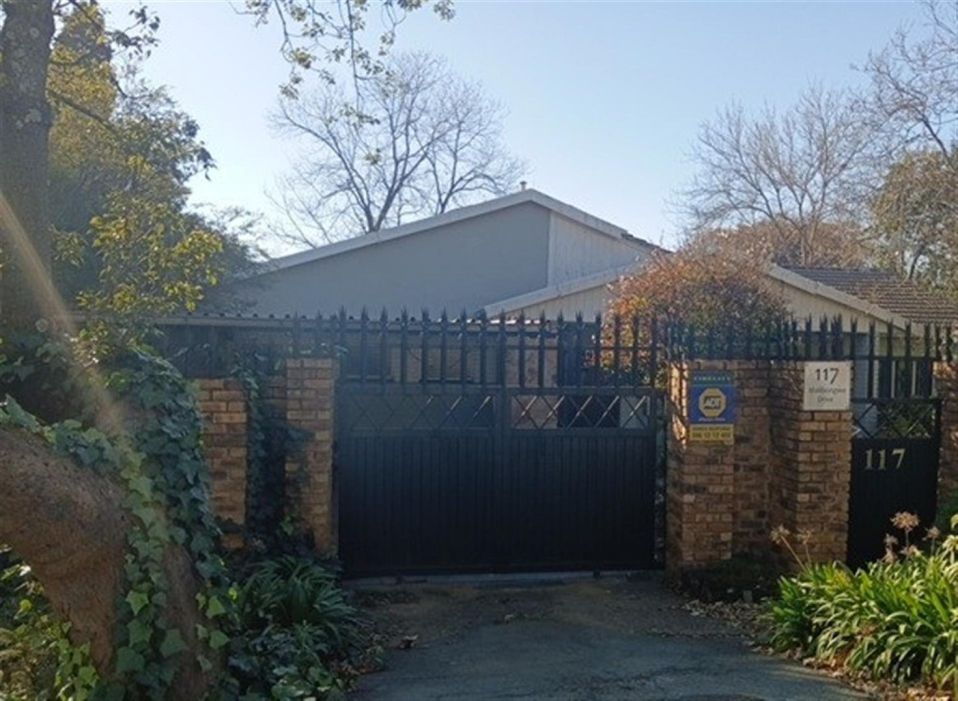 Front View of property in Robindale
