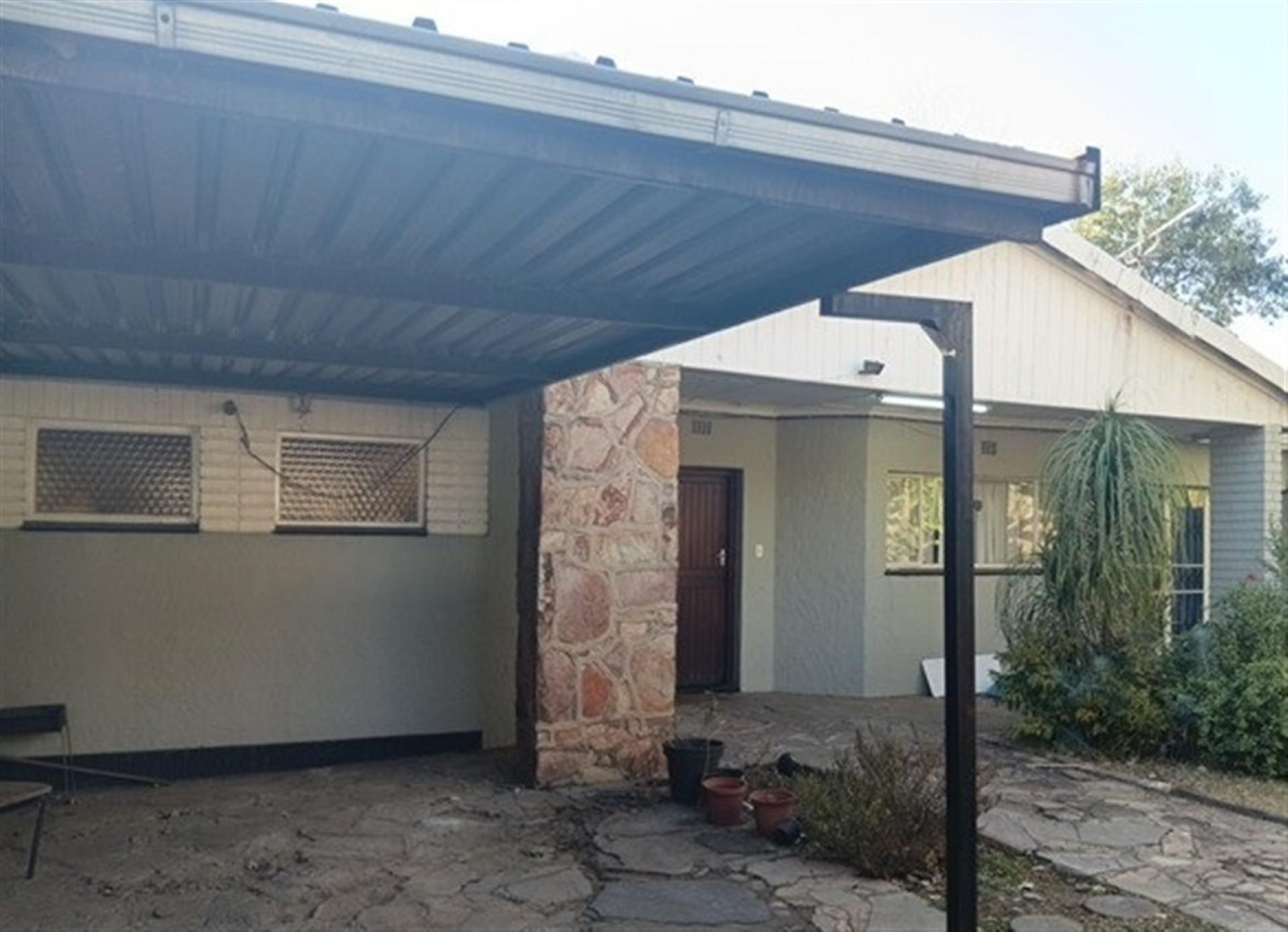 Front View of property in Robindale
