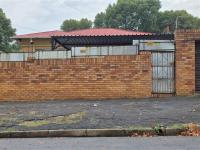 Front View of property in Bezuidenhout Valley