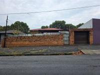 Front View of property in Bezuidenhout Valley