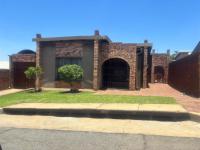 Front View of property in Orlando West