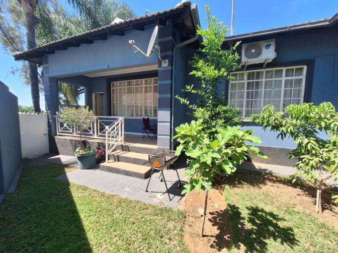 2 Bedroom Simplex for Sale For Sale in Waterval East - MR616195