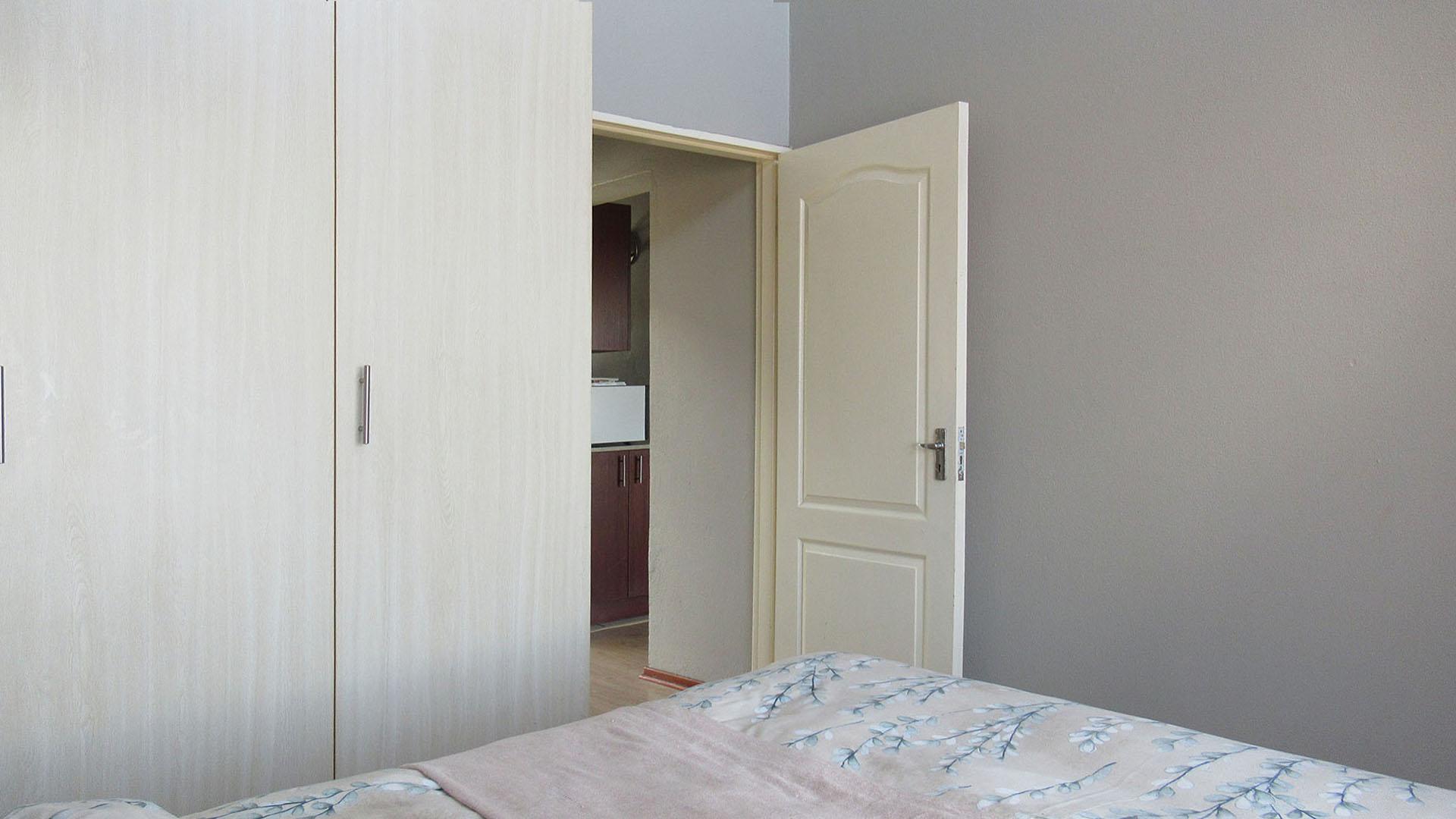 Main Bedroom - 14 square meters of property in Honeydew