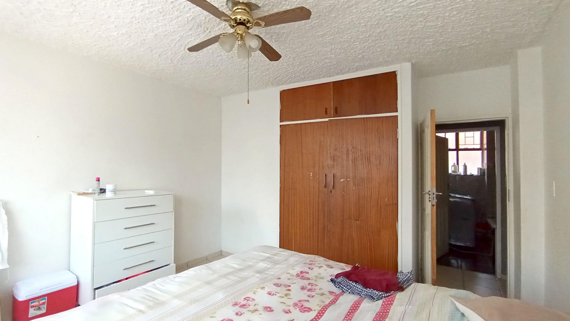 Main Bedroom - 18 square meters of property in Pretoria North