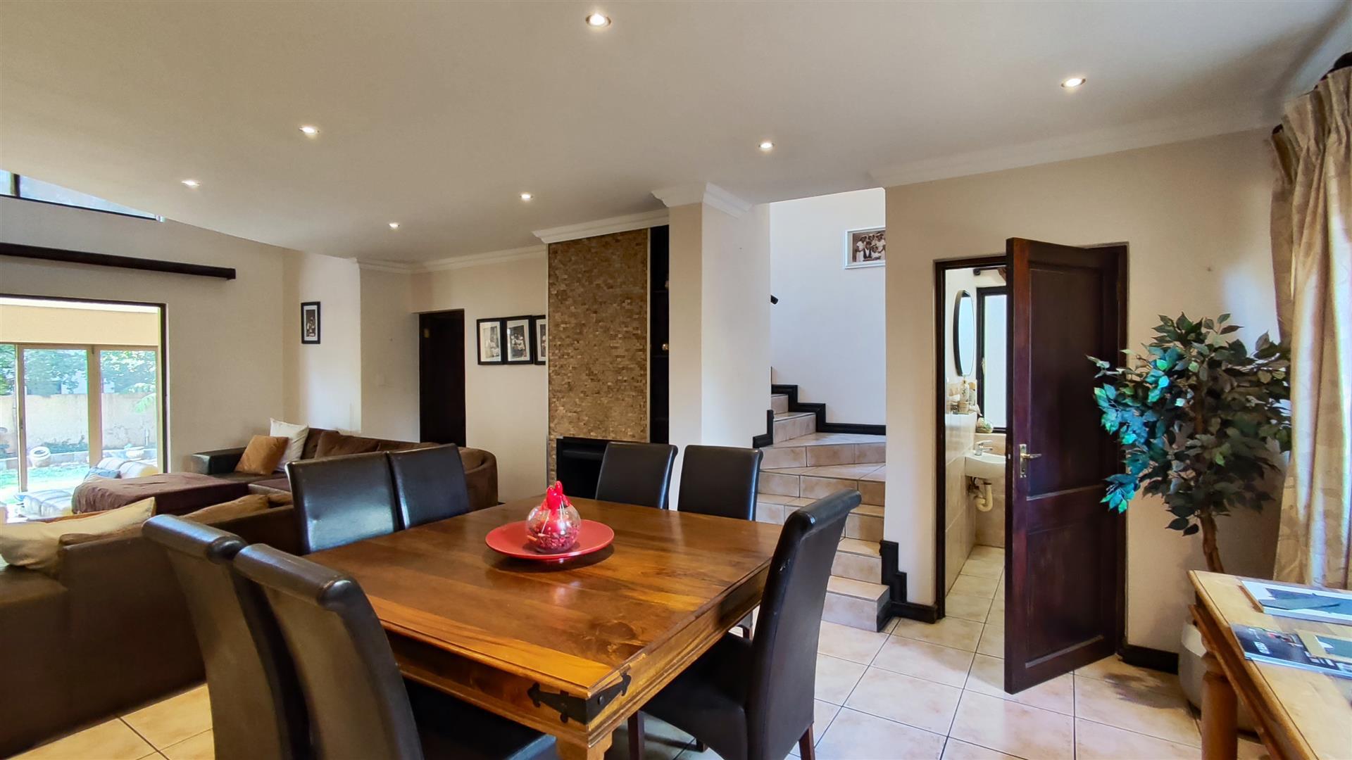 Dining Room - 19 square meters of property in Greenstone Hill