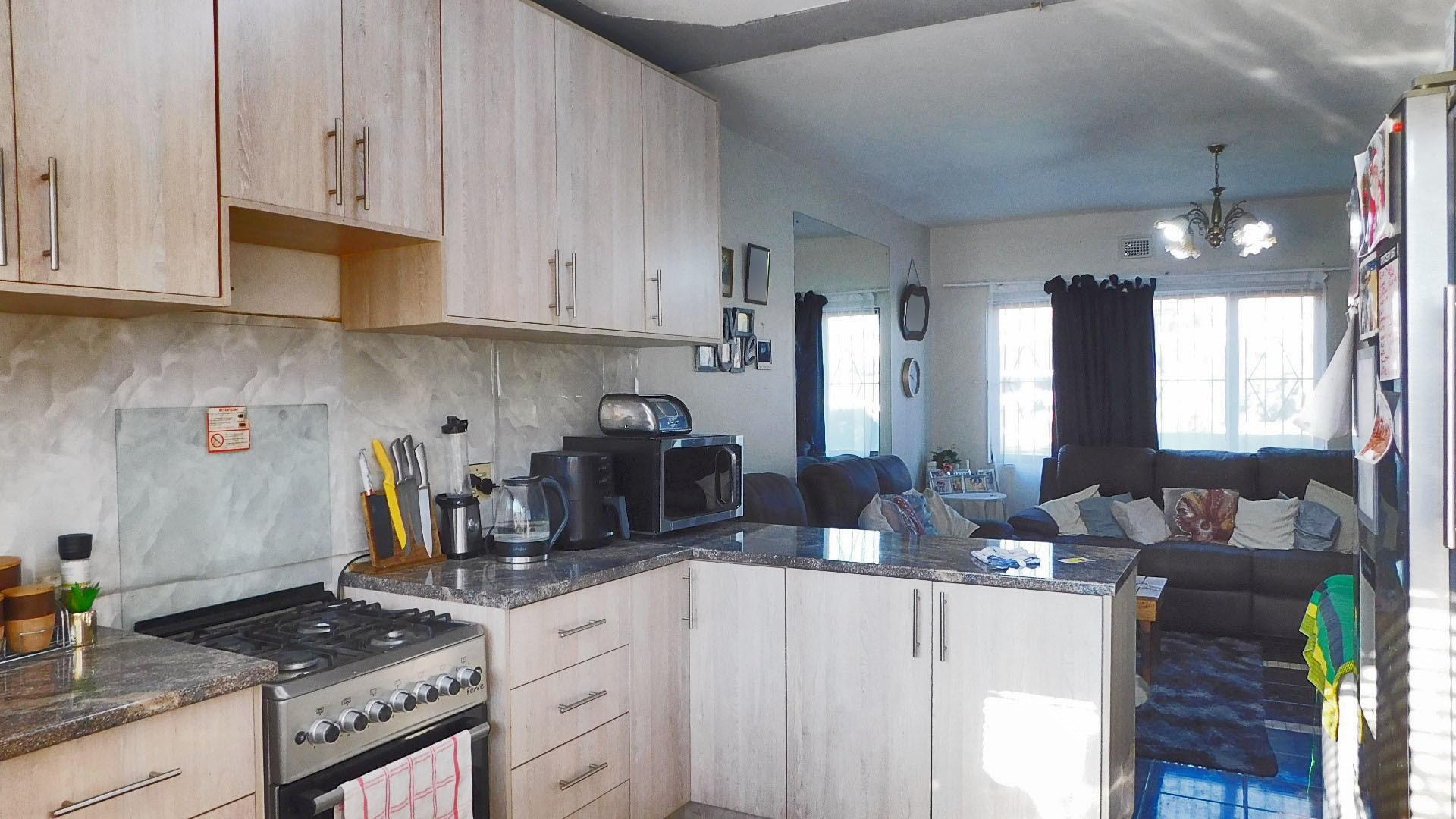 Kitchen - 12 square meters of property in Grosvenor