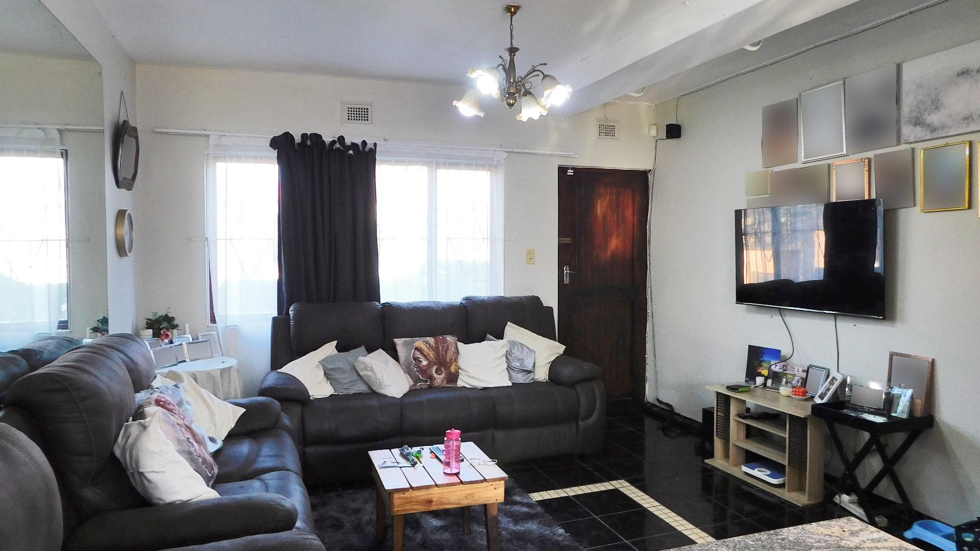 Lounges - 17 square meters of property in Grosvenor