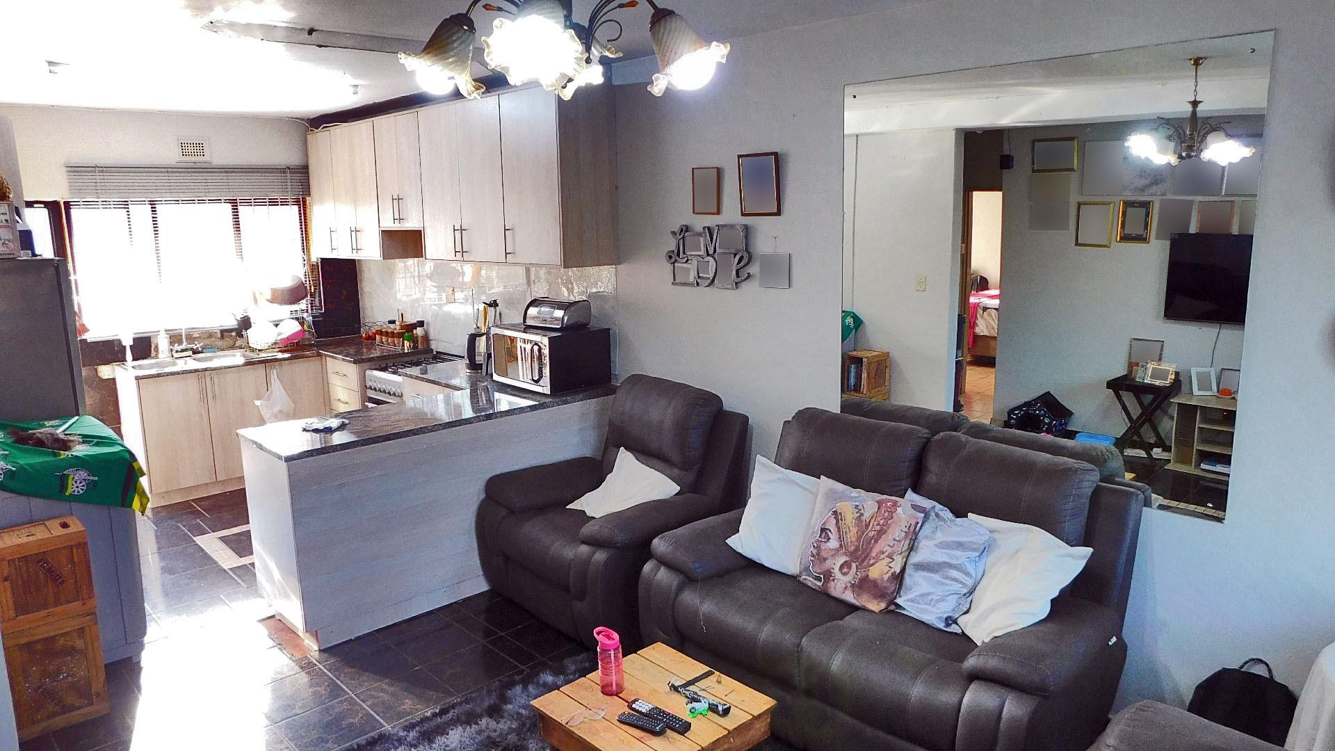 Lounges - 17 square meters of property in Grosvenor