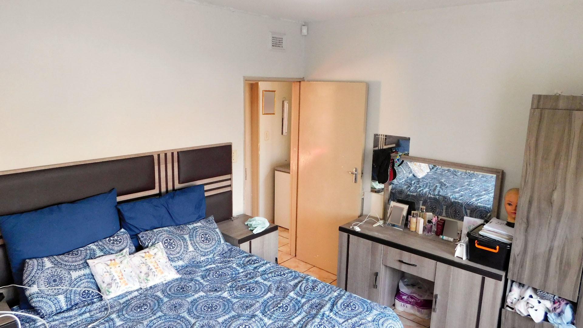 Main Bedroom - 15 square meters of property in Grosvenor