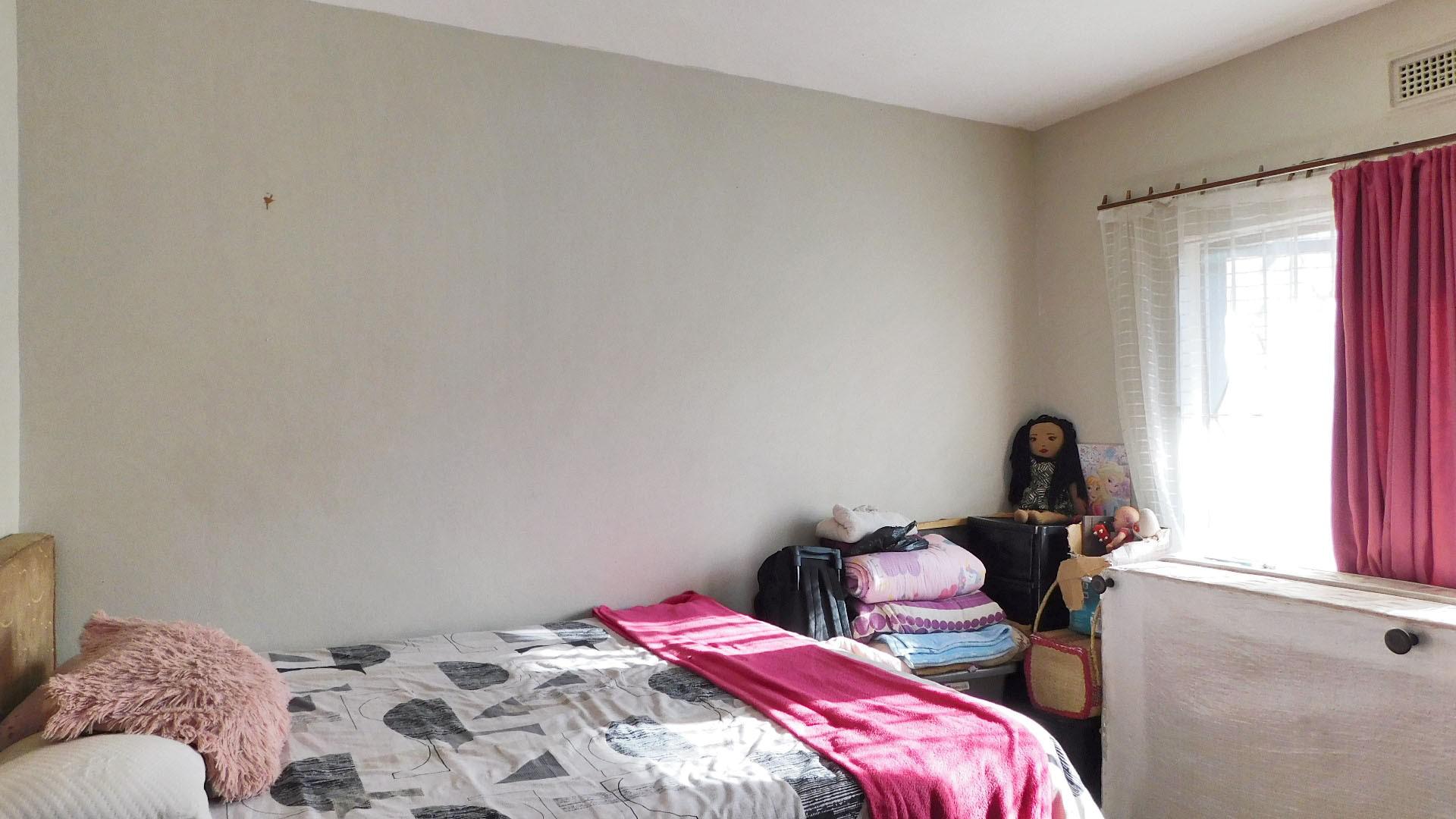 Bed Room 1 - 13 square meters of property in Grosvenor