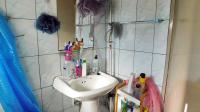 Bathroom 1 - 5 square meters of property in Grosvenor