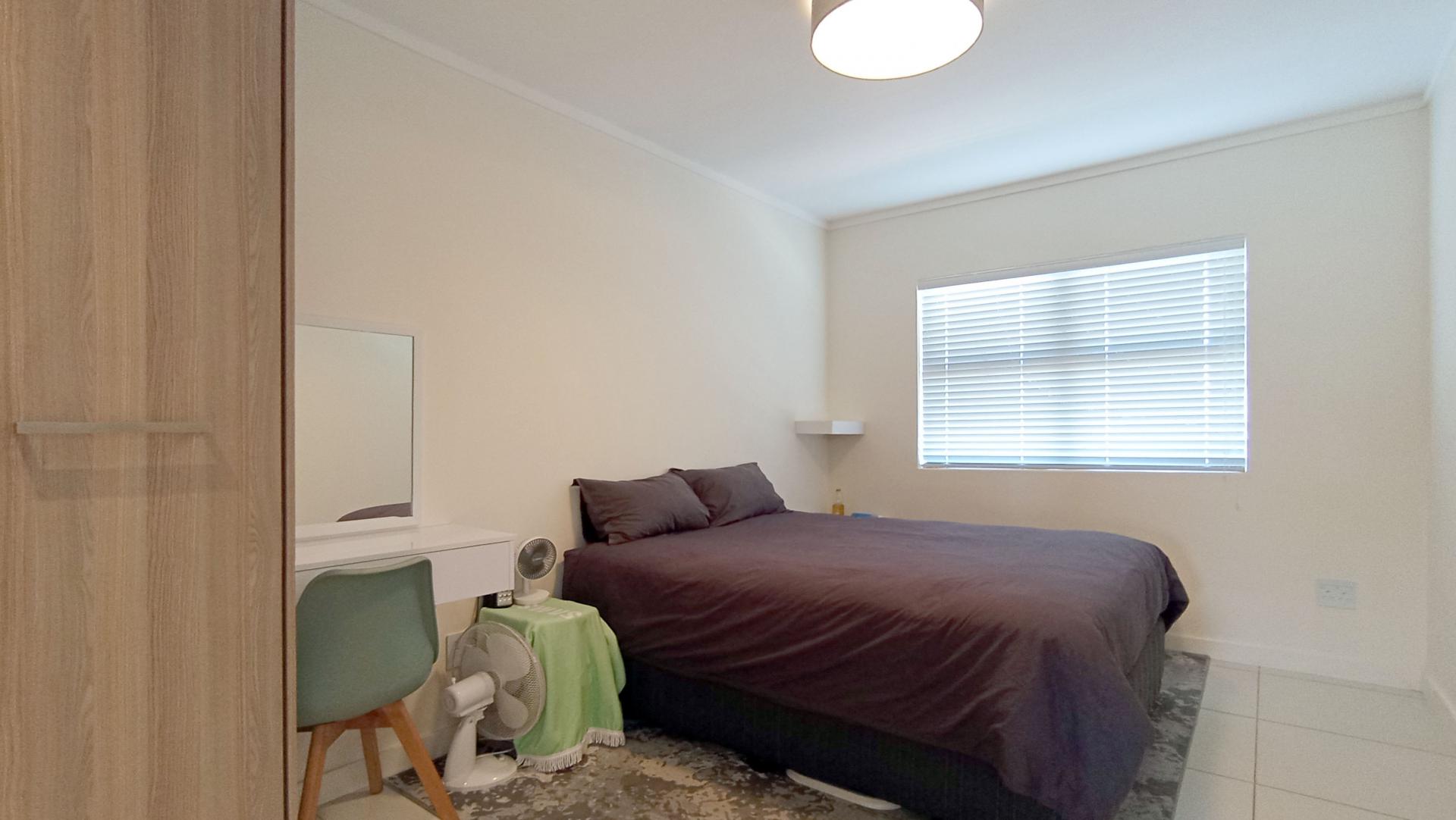 Main Bedroom - 16 square meters of property in Lone Hill