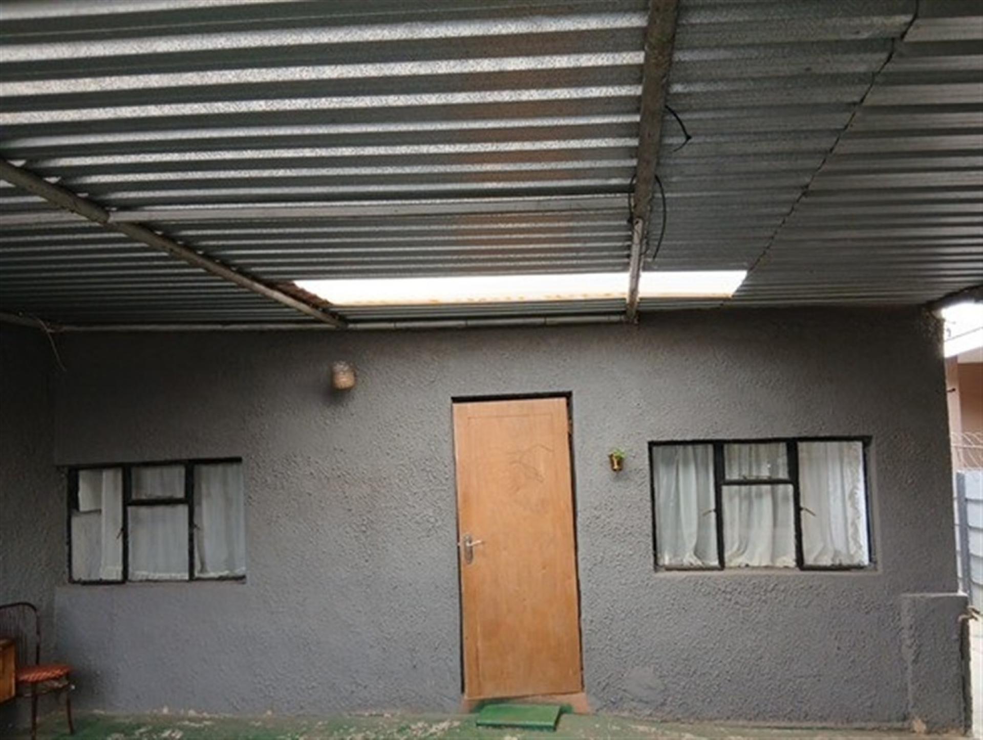 Front View of property in Geduld