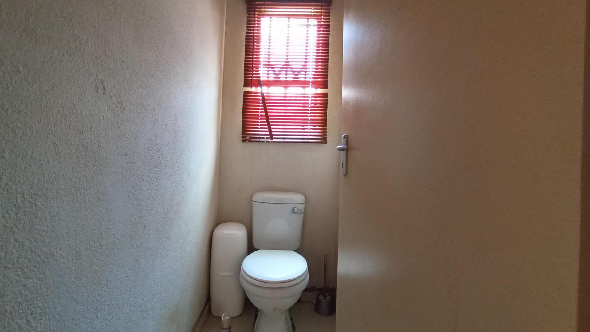 Bathroom 1 - 5 square meters of property in Soshanguve East