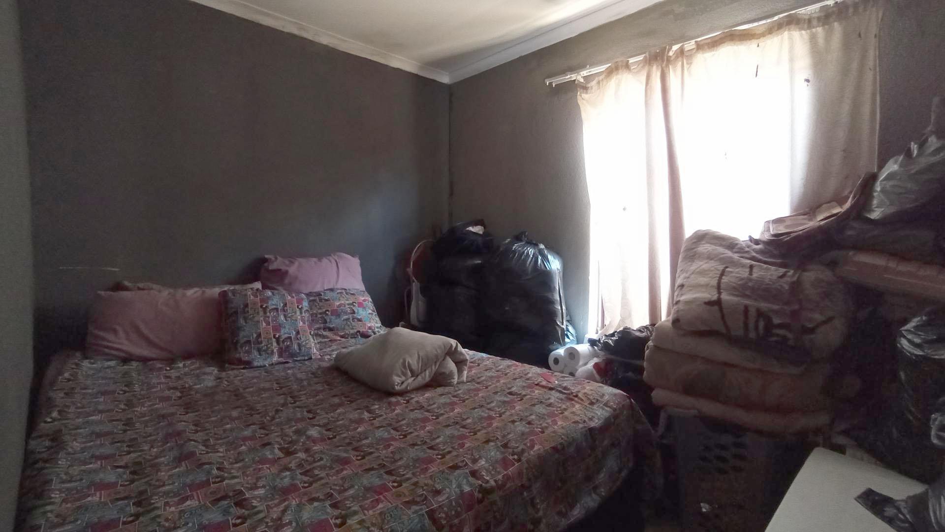 Bed Room 2 - 12 square meters of property in Soshanguve East