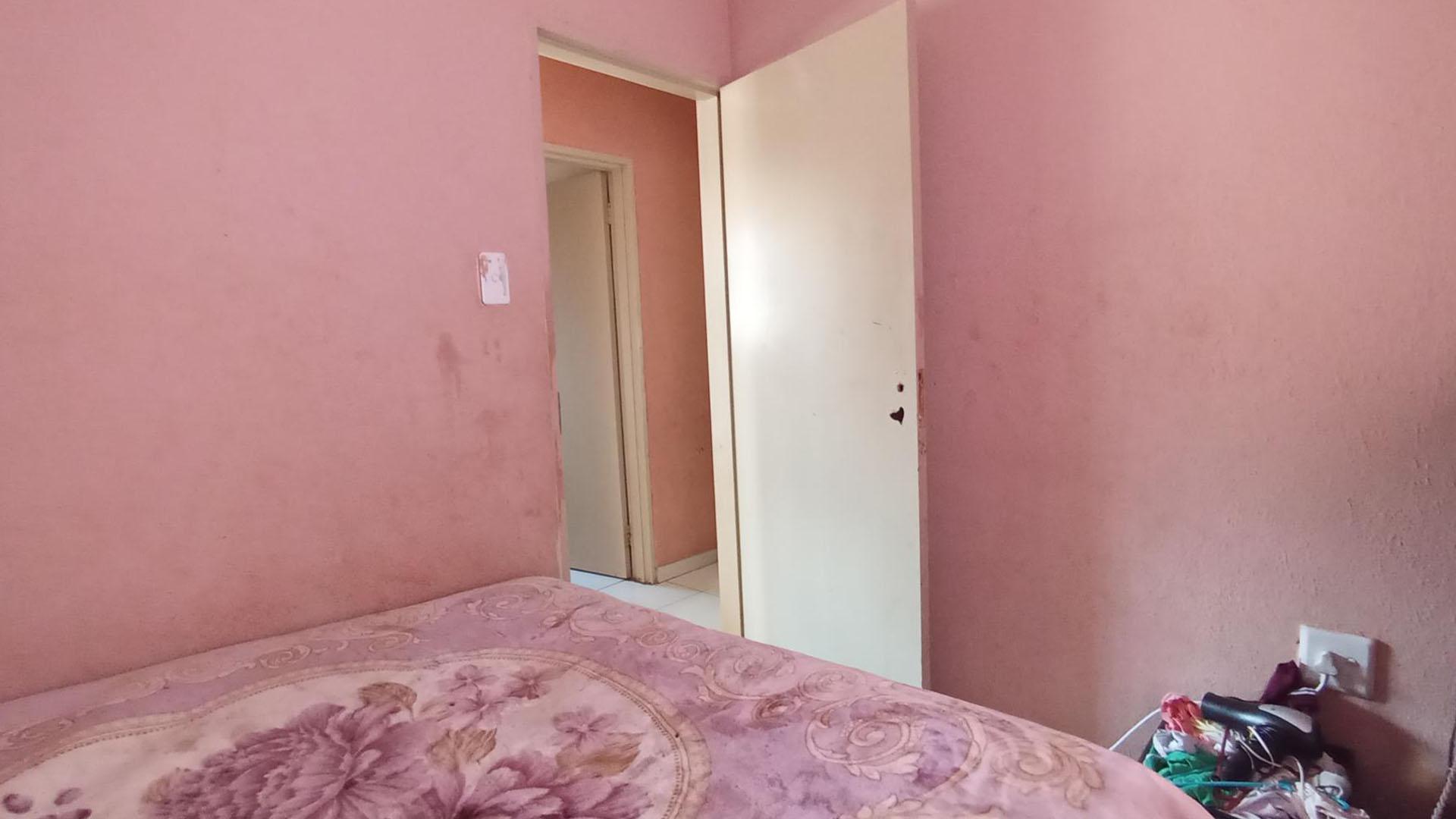 Bed Room 3 - 13 square meters of property in Soshanguve East