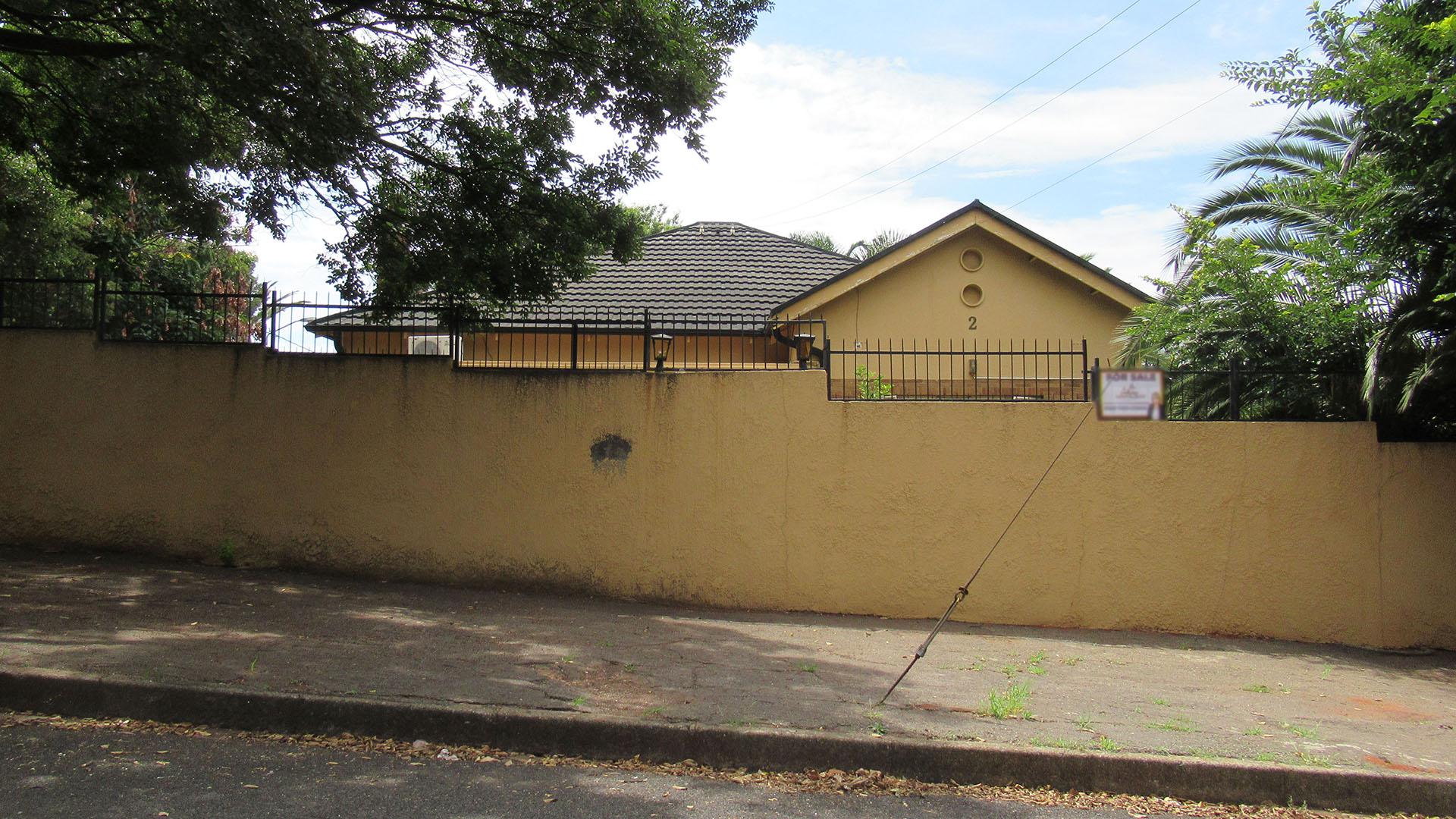 Front View of property in Primrose