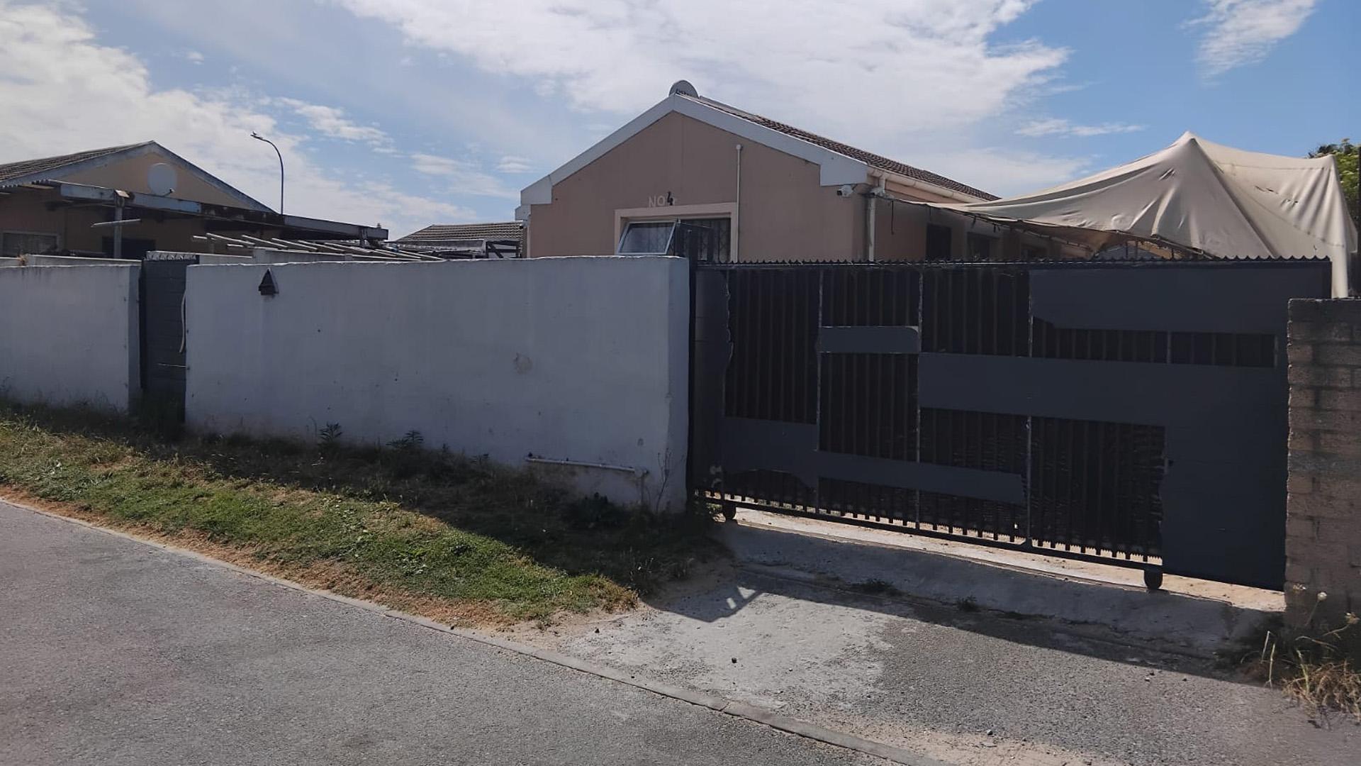 Front View of property in Blue Downs