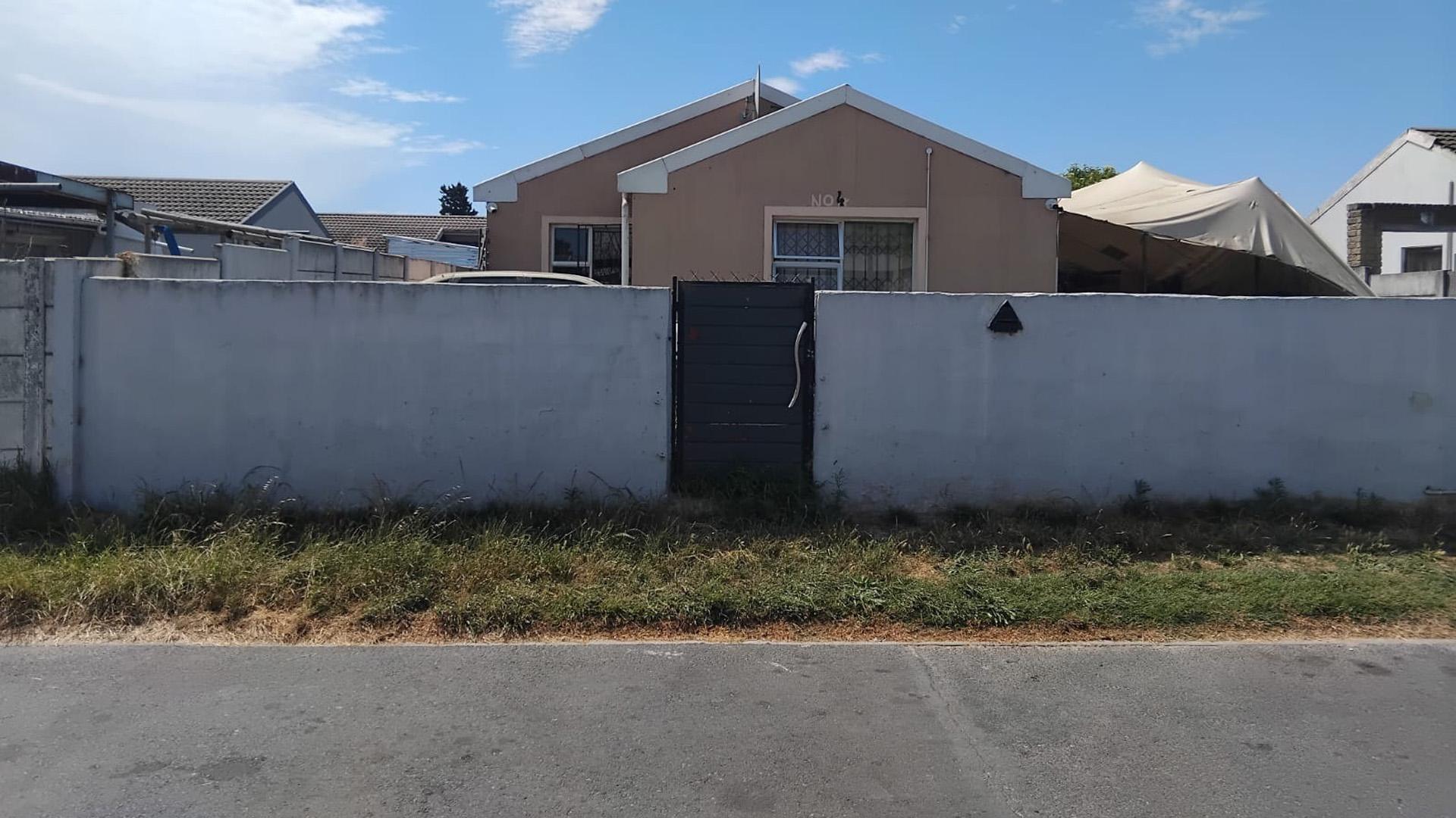 Front View of property in Blue Downs