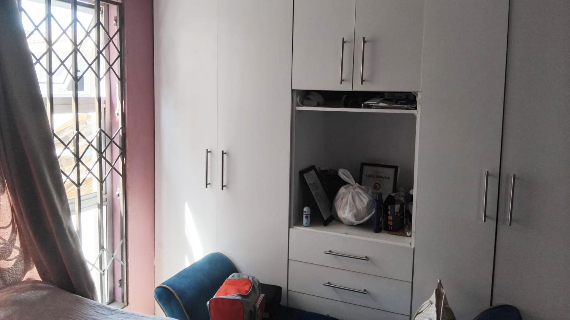 Bed Room 1 of property in Blue Downs