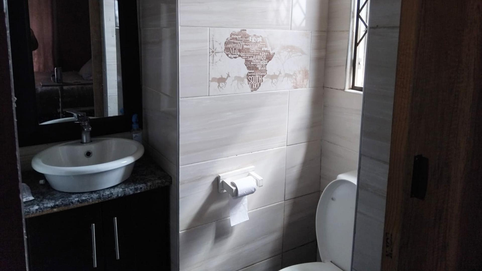 Bathroom 2 of property in Blue Downs