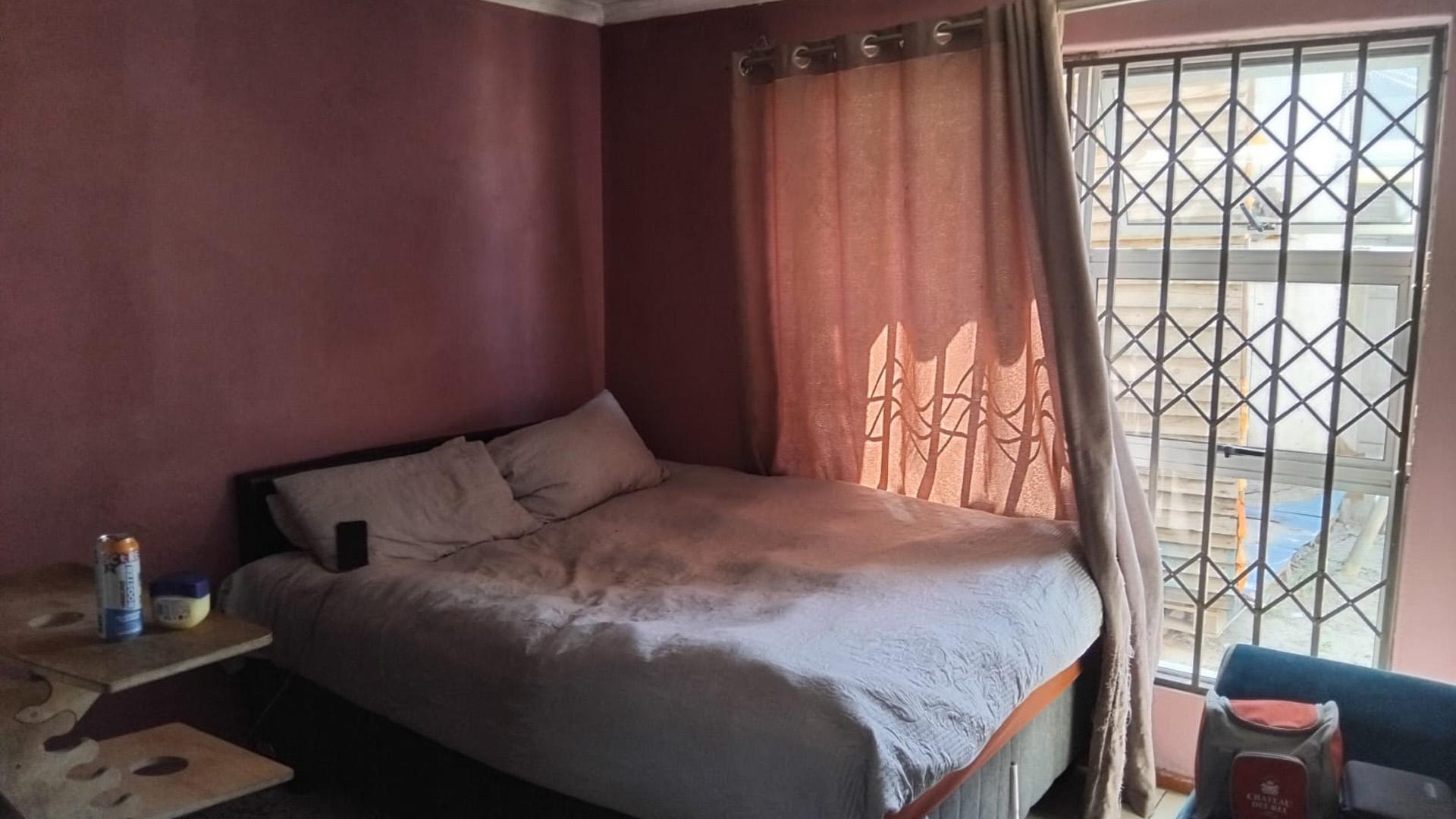 Bed Room 1 of property in Blue Downs