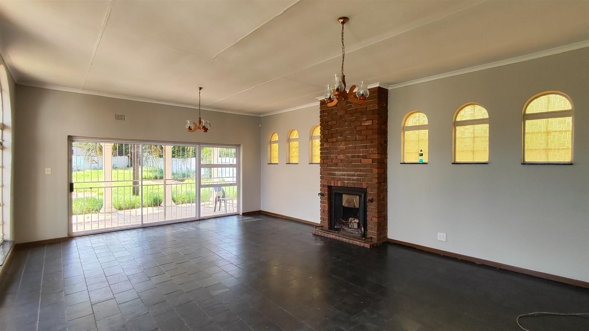 Lounges - 39 square meters of property in Hazeldene