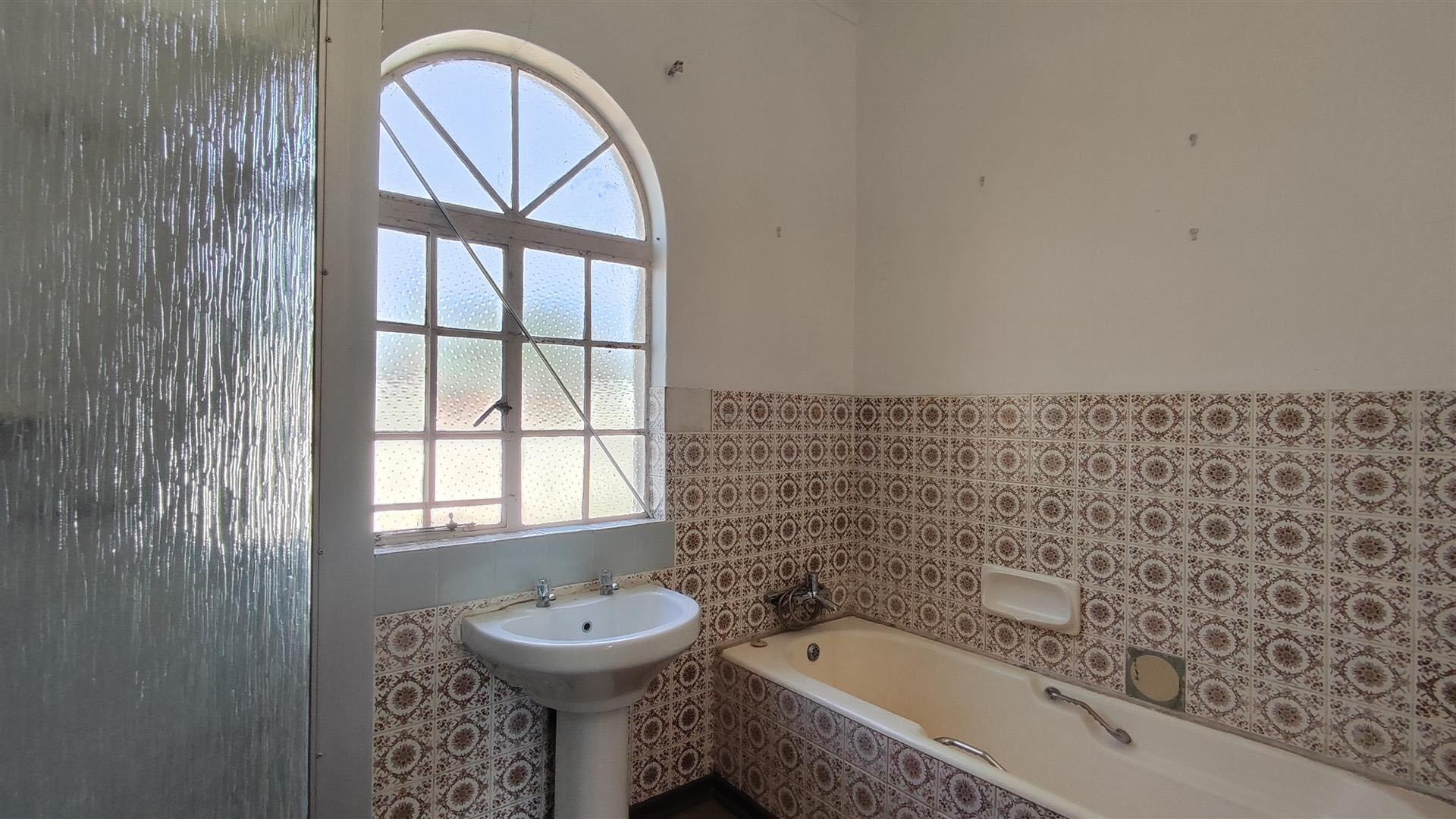 Bathroom 2 - 6 square meters of property in Hazeldene