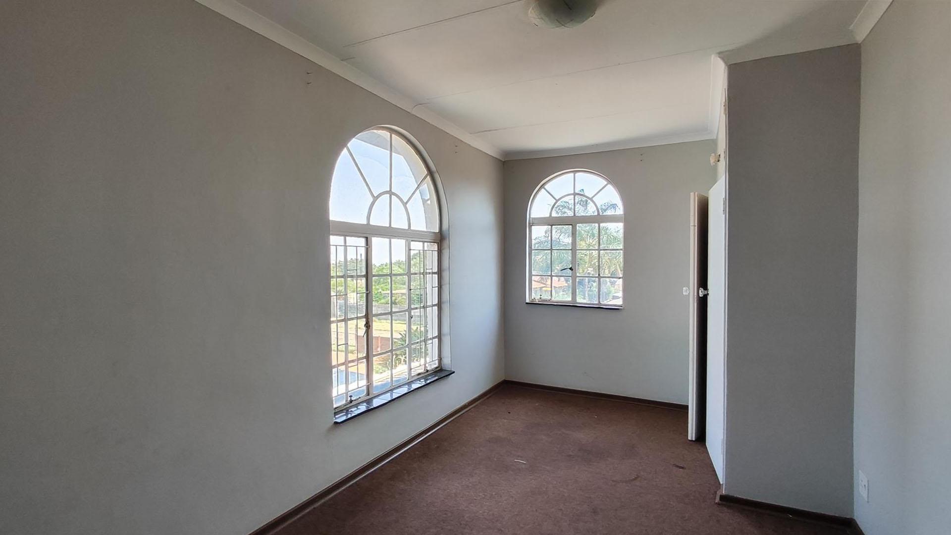 Bed Room 5+ of property in Hazeldene